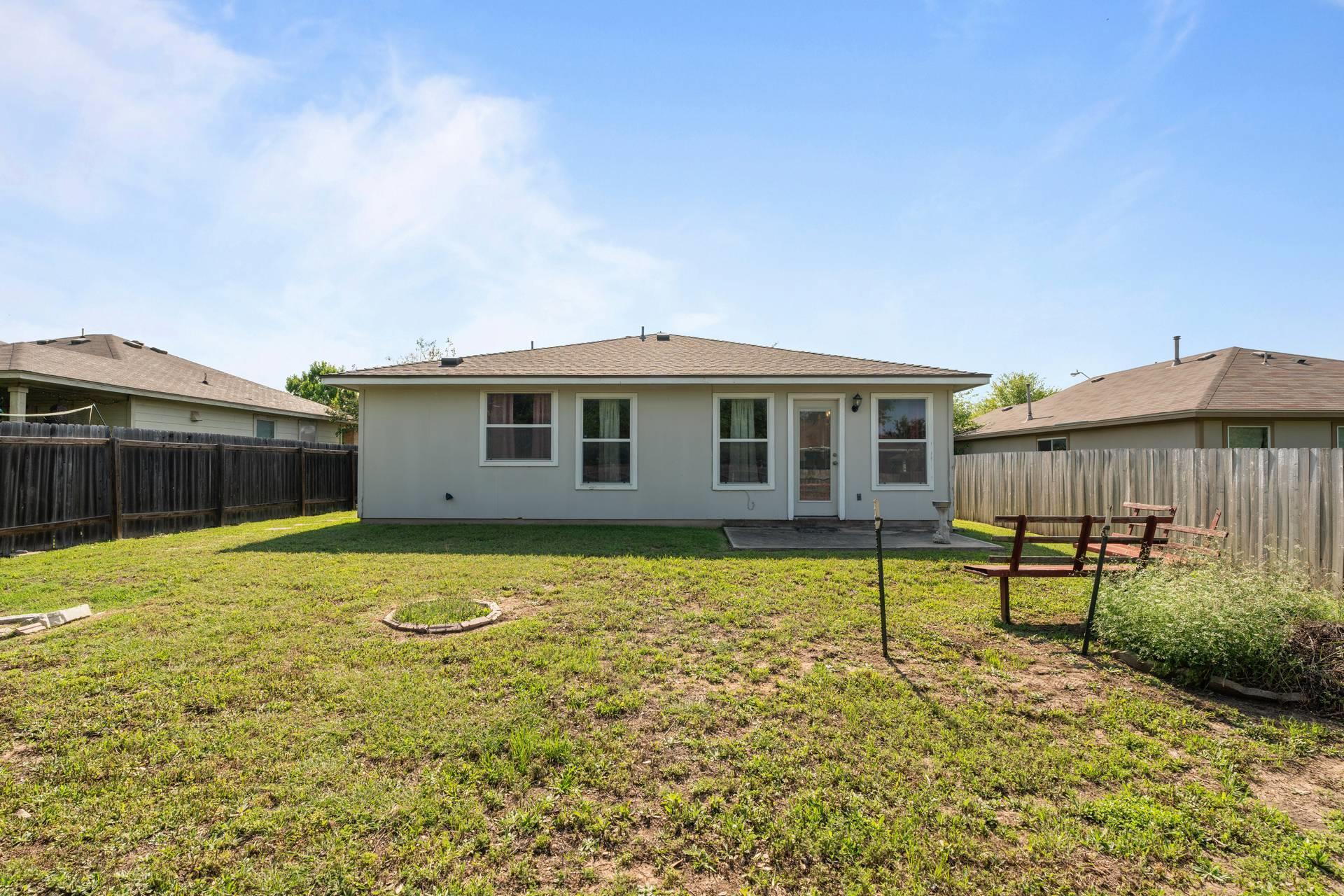 404 Paige Bnd, Hutto, TX 78634