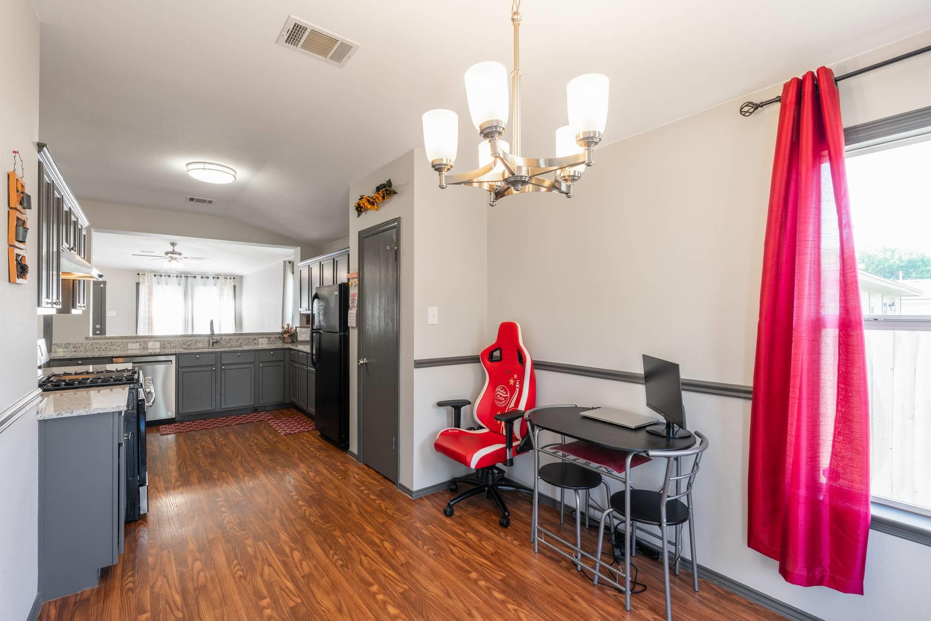 404 Paige Bnd, Hutto, TX 78634