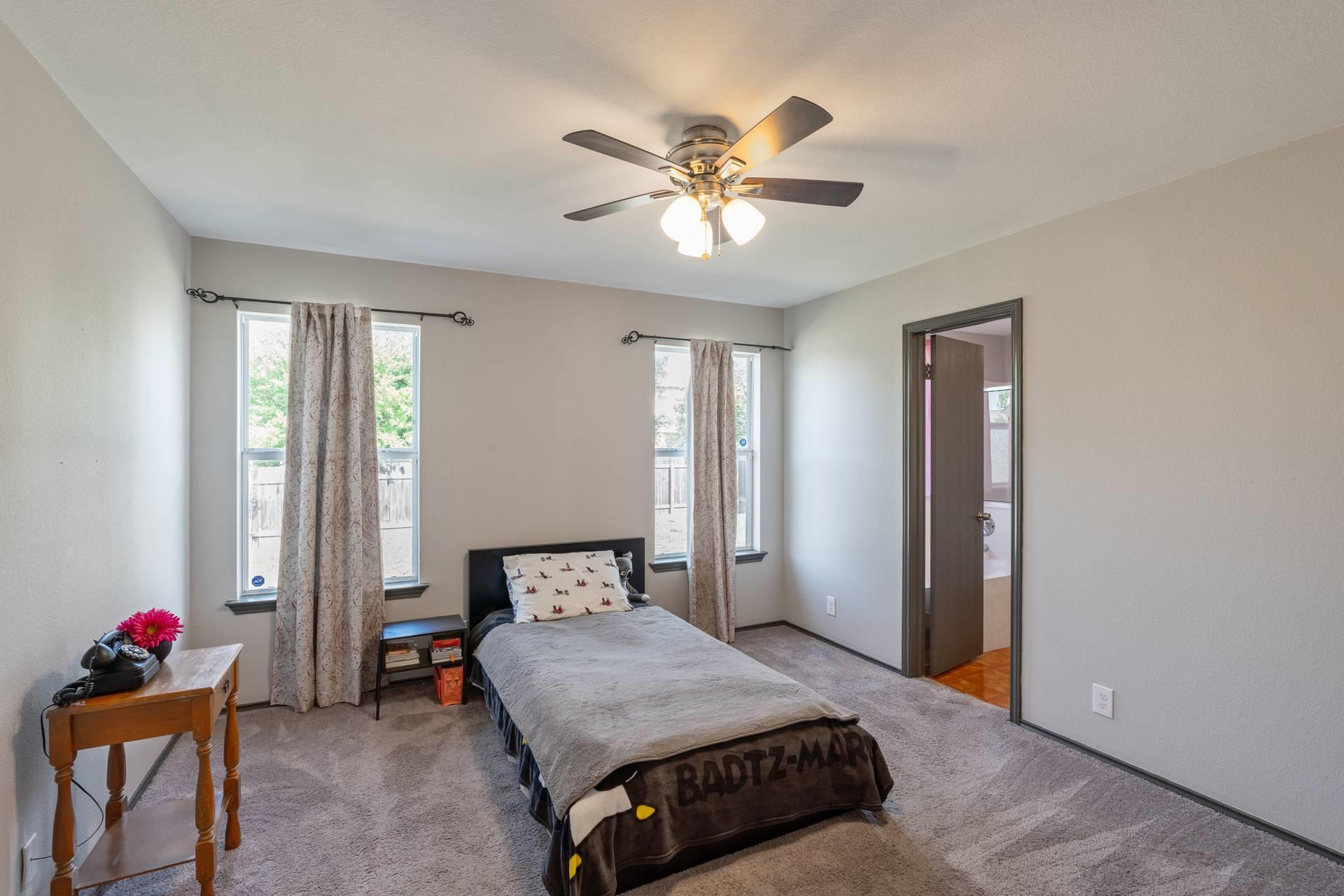 404 Paige Bnd, Hutto, TX 78634