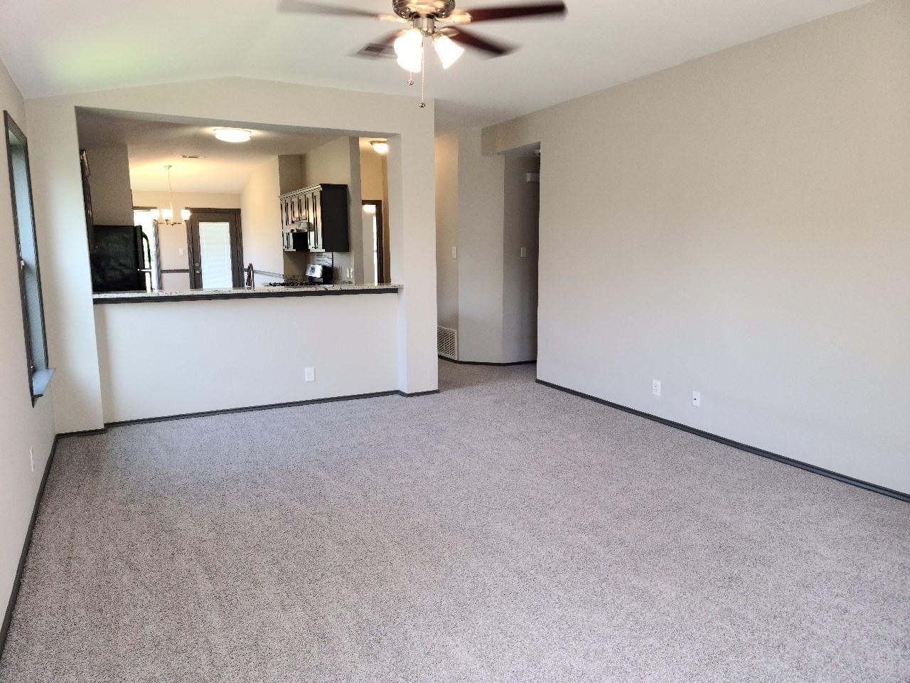 404 Paige Bnd, Hutto, TX 78634