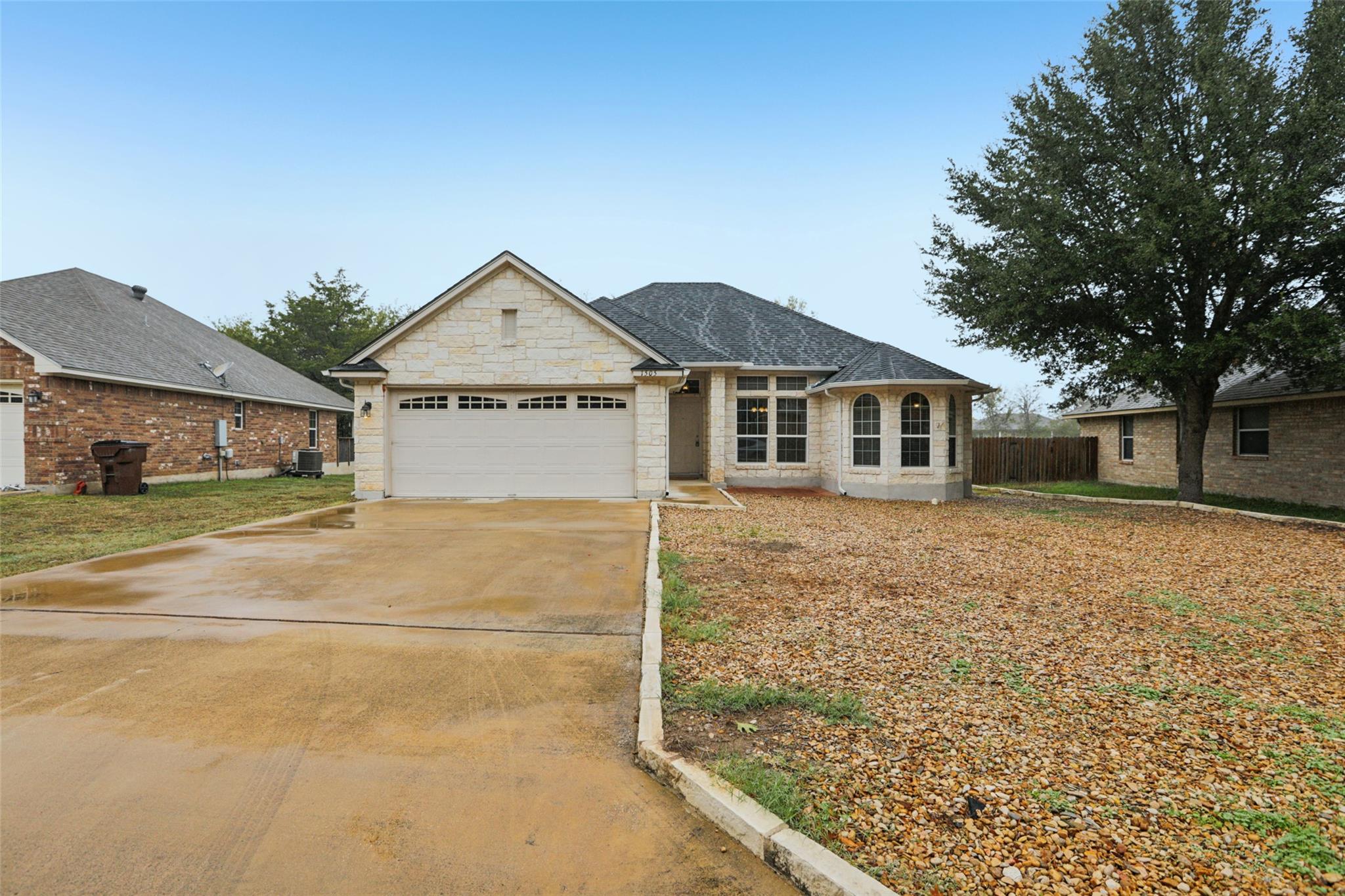 1505 Century Oaks Dr, Lockhart, TX 78644