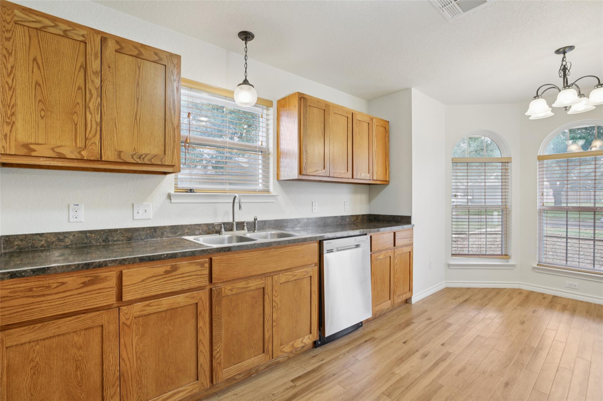 1505 Century Oaks Dr, Lockhart, TX 78644