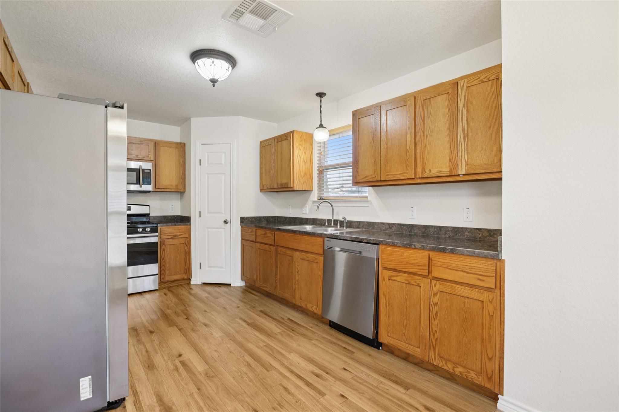 1505 Century Oaks Dr, Lockhart, TX 78644