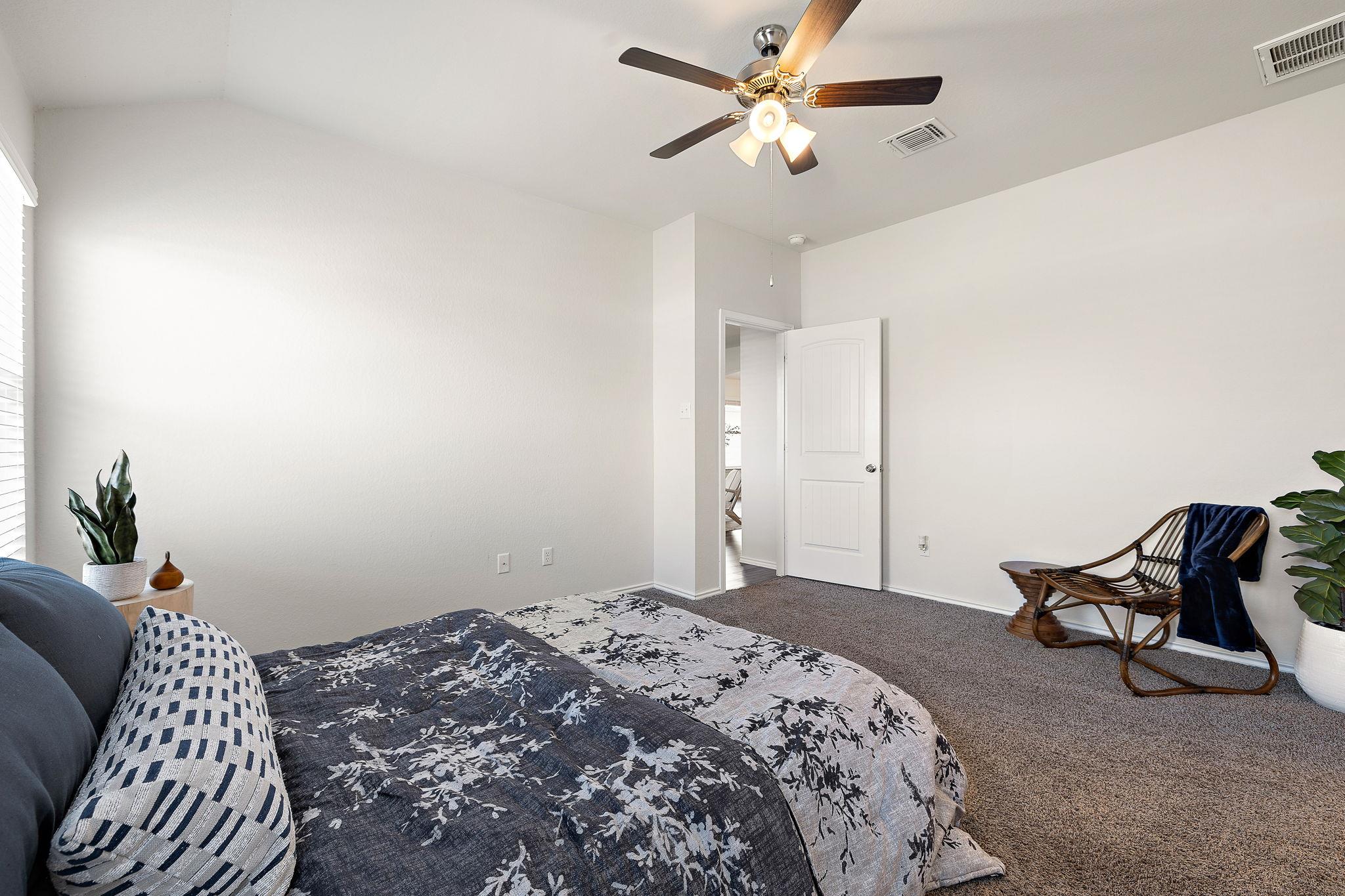 1944 T H Johnson Dr, Taylor, TX 76574