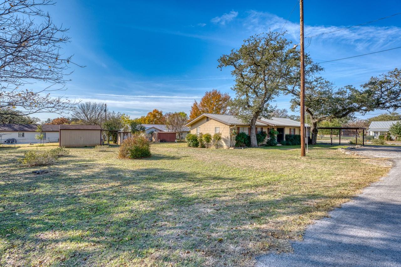 605 W Ash Dr Dr, Johnson City, TX 78636