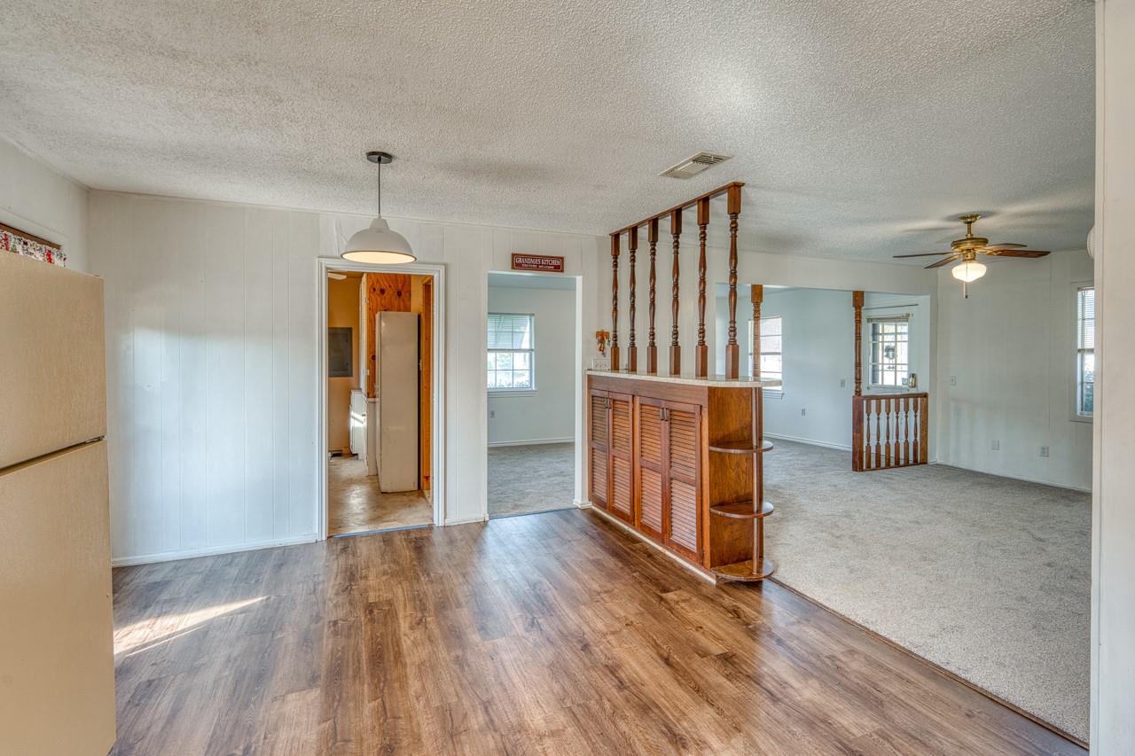 605 W Ash Dr Dr, Johnson City, TX 78636