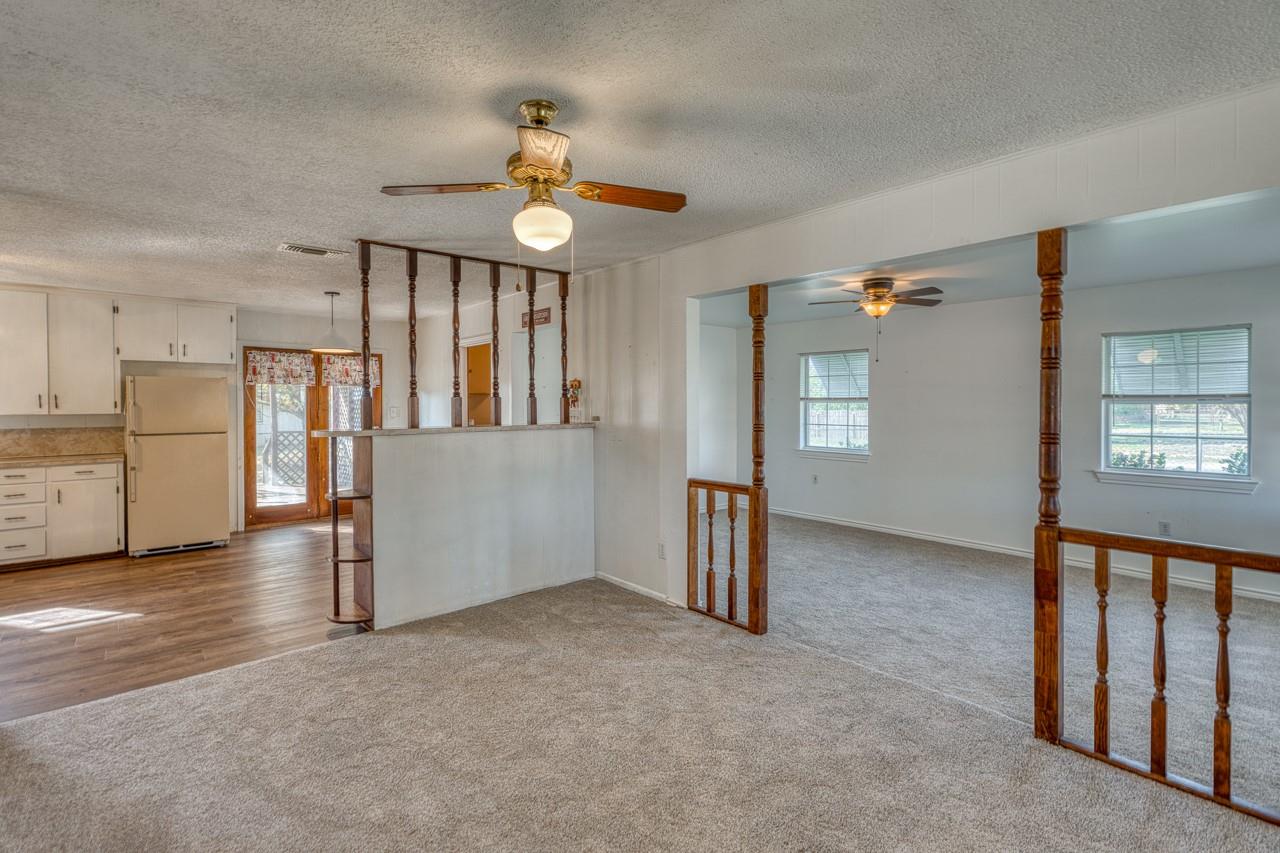 605 W Ash Dr Dr, Johnson City, TX 78636