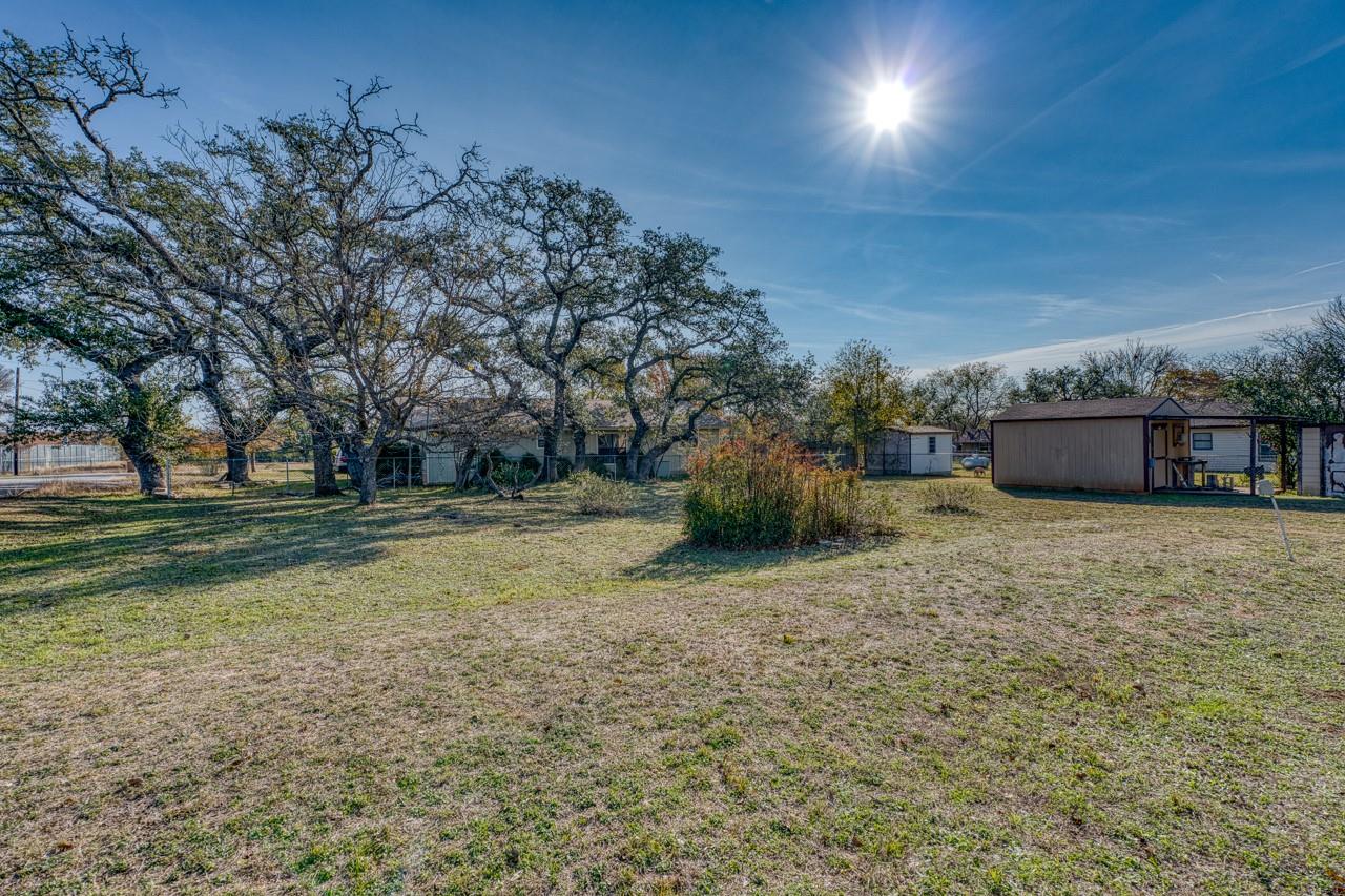 605 W Ash Dr Dr, Johnson City, TX 78636