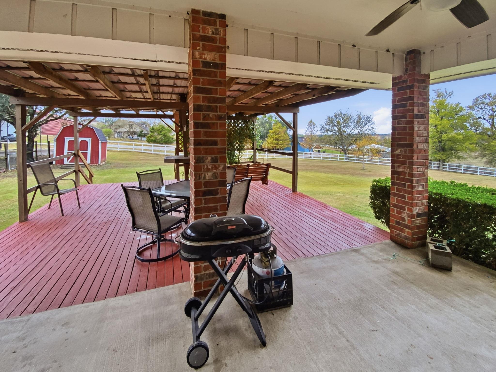 2770 Trey Ln, Brenham, TX 77833