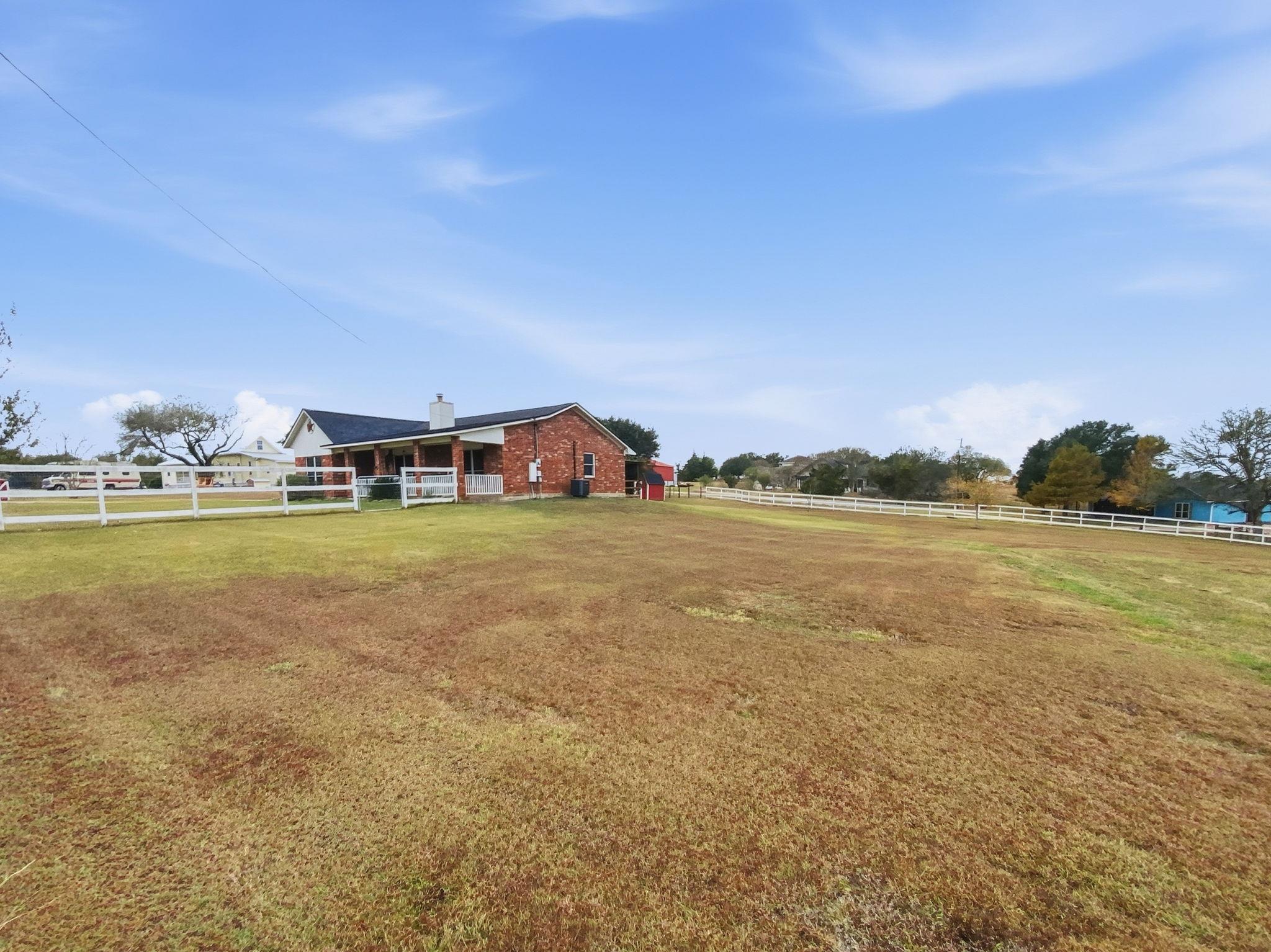 2770 Trey Ln, Brenham, TX 77833