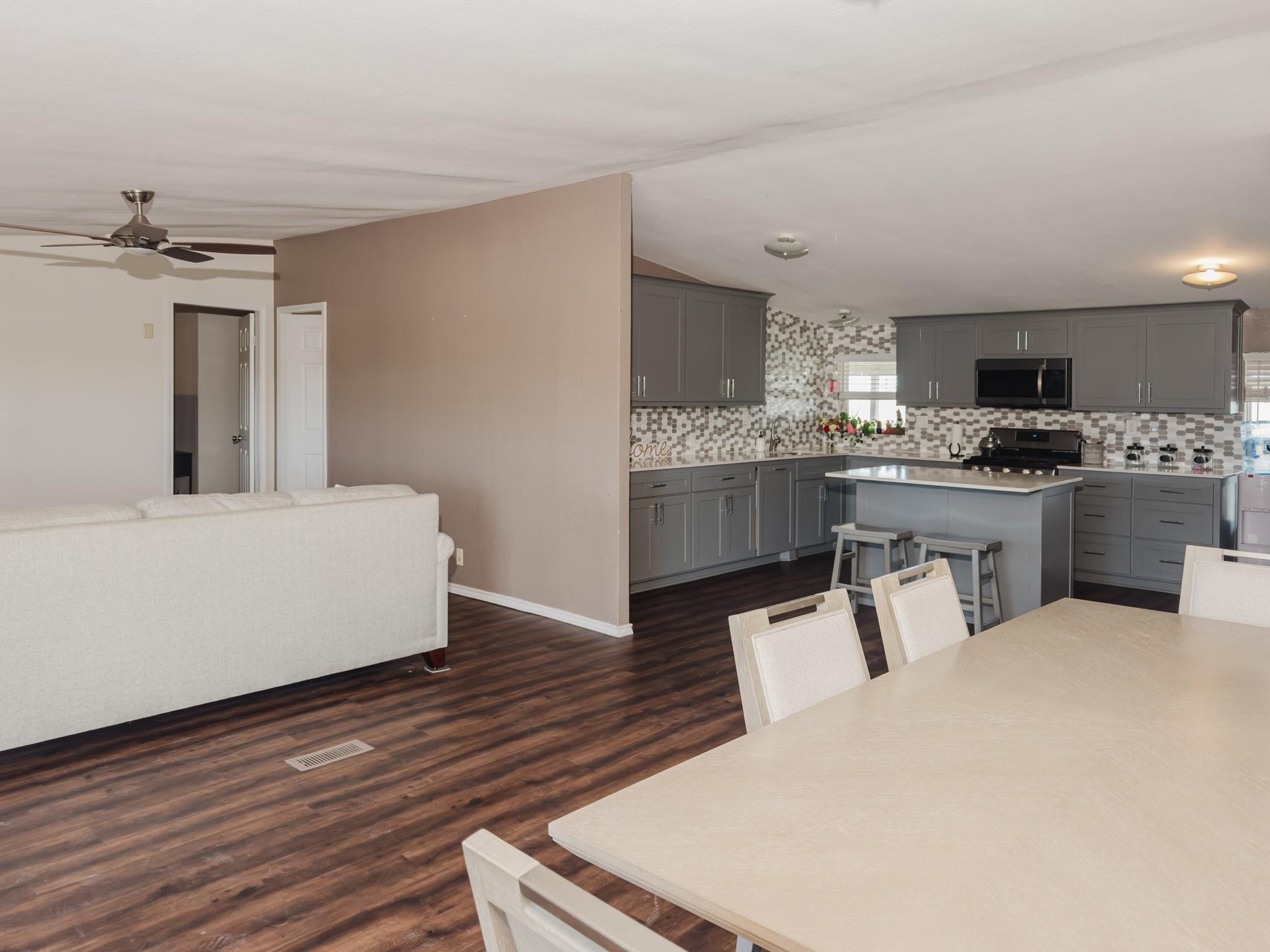 2709 County Road 463, Elgin, TX 78621