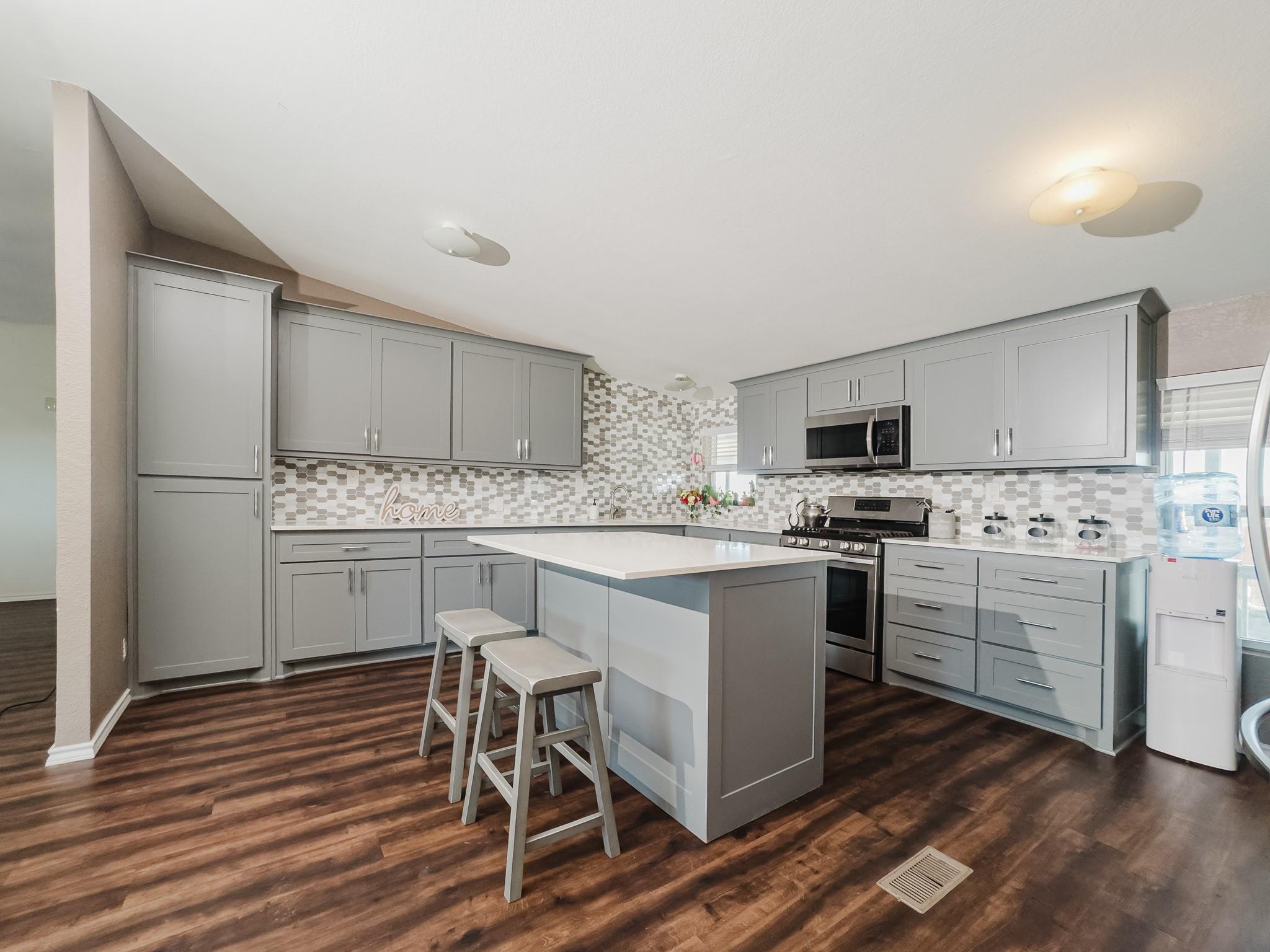 2709 County Road 463, Elgin, TX 78621