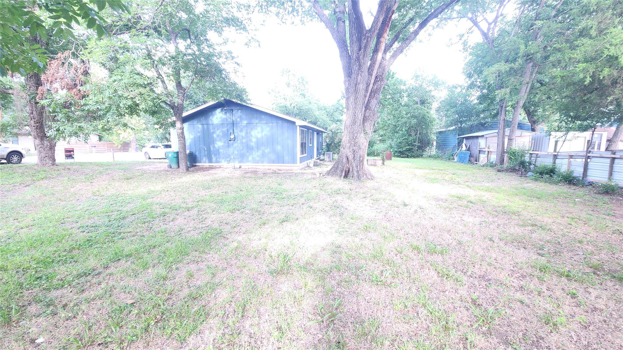 903 W 1st St, Cameron, TX 76520