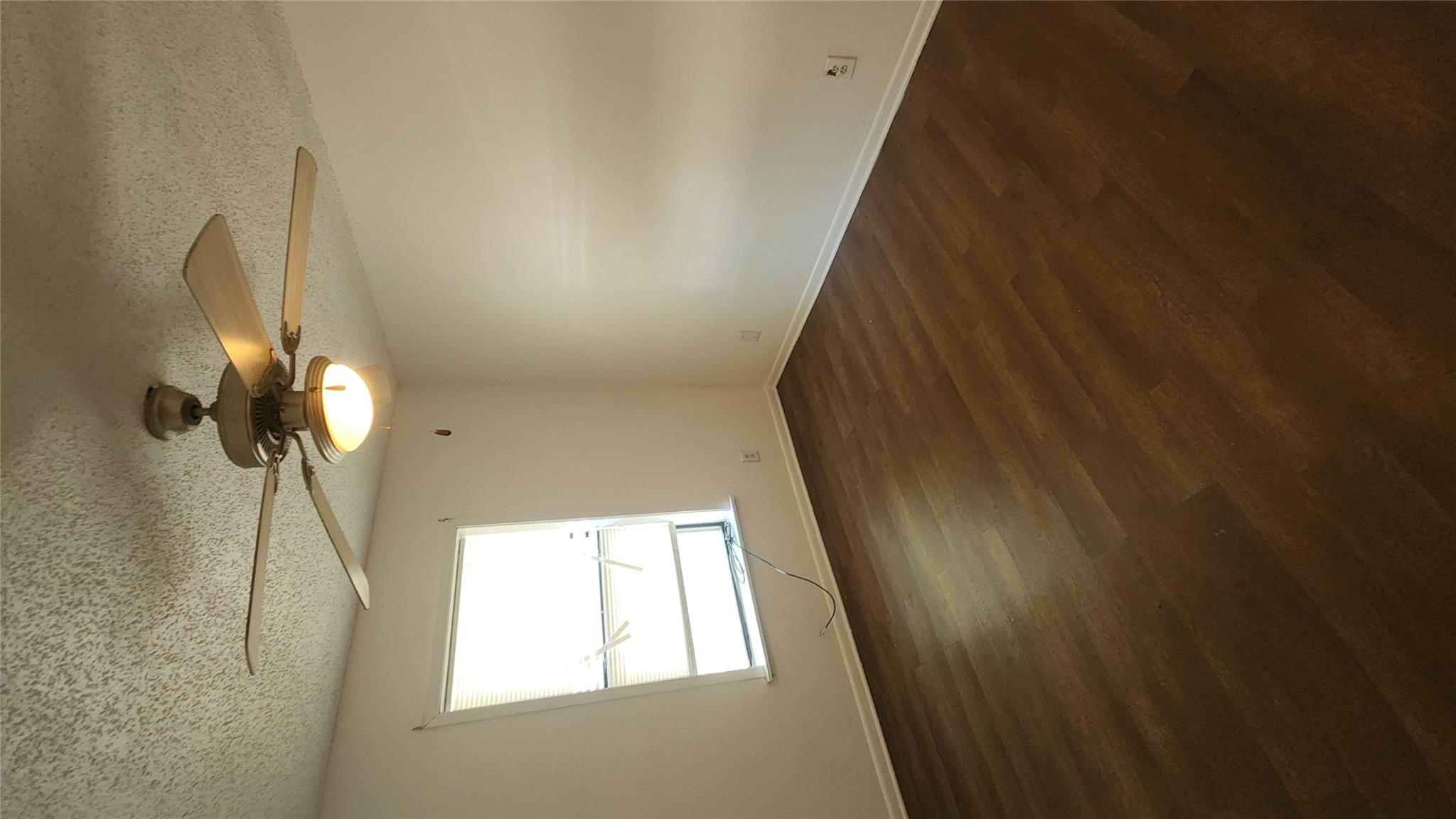 903 W 1st St, Cameron, TX 76520