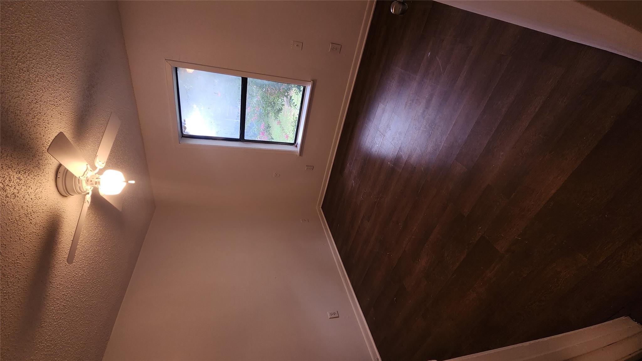 903 W 1st St, Cameron, TX 76520