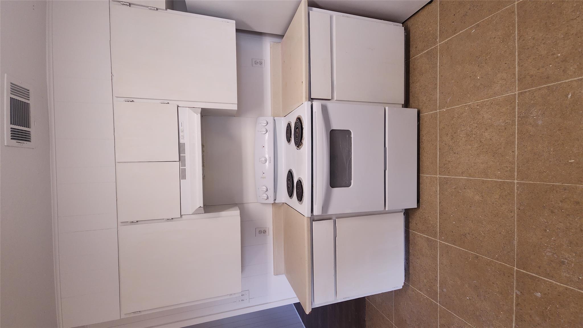 903 W 1st St, Cameron, TX 76520