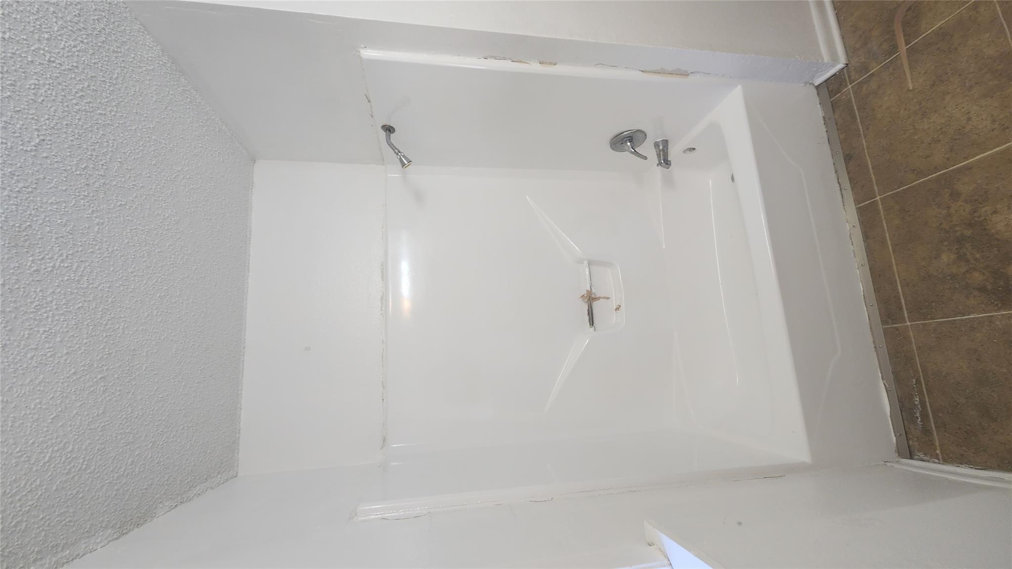 903 W 1st St, Cameron, TX 76520