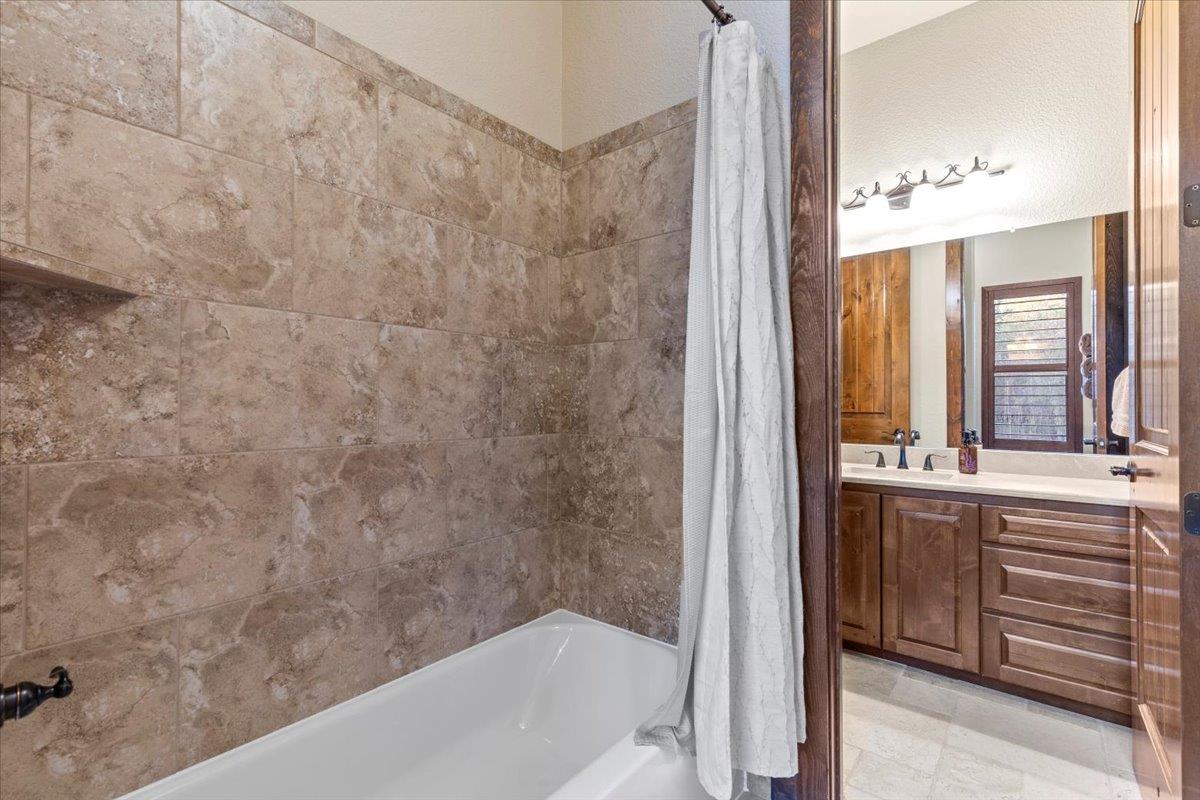 130 Axis Trl, Bastrop, TX 78602