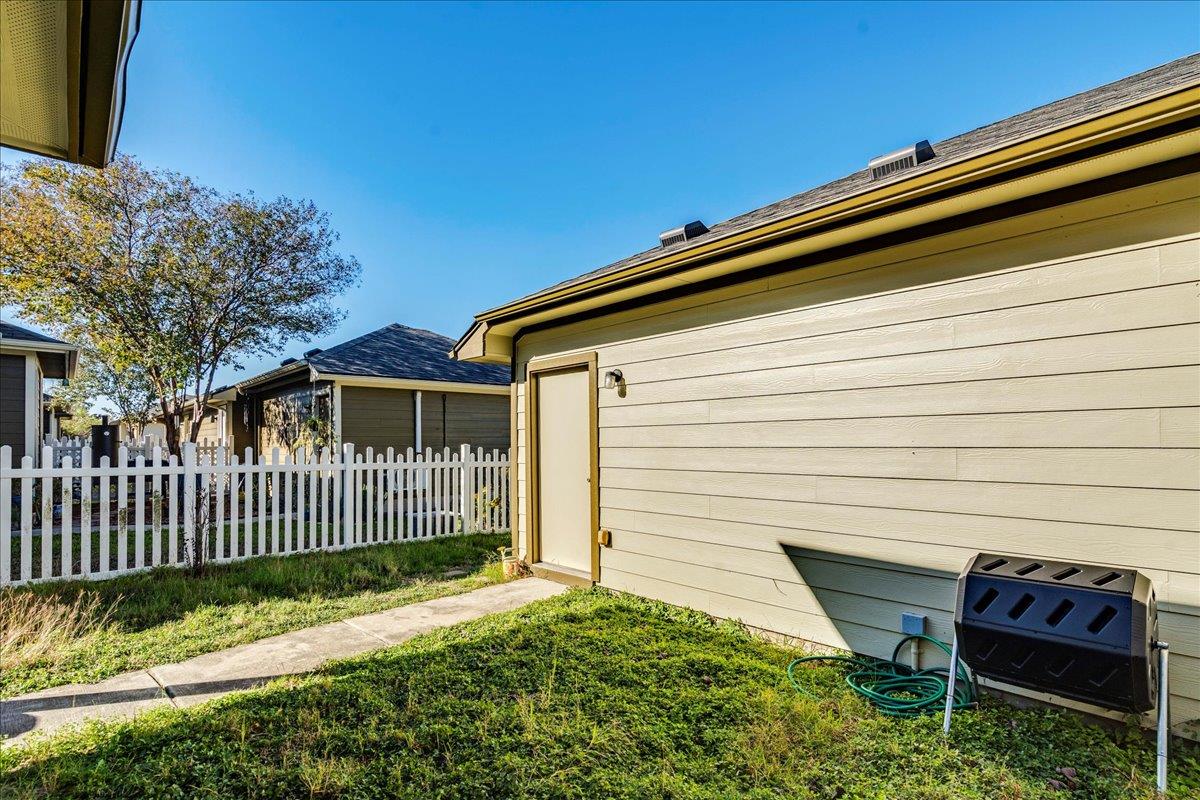 512 Lookout Tree Ln, Round Rock, TX 78664