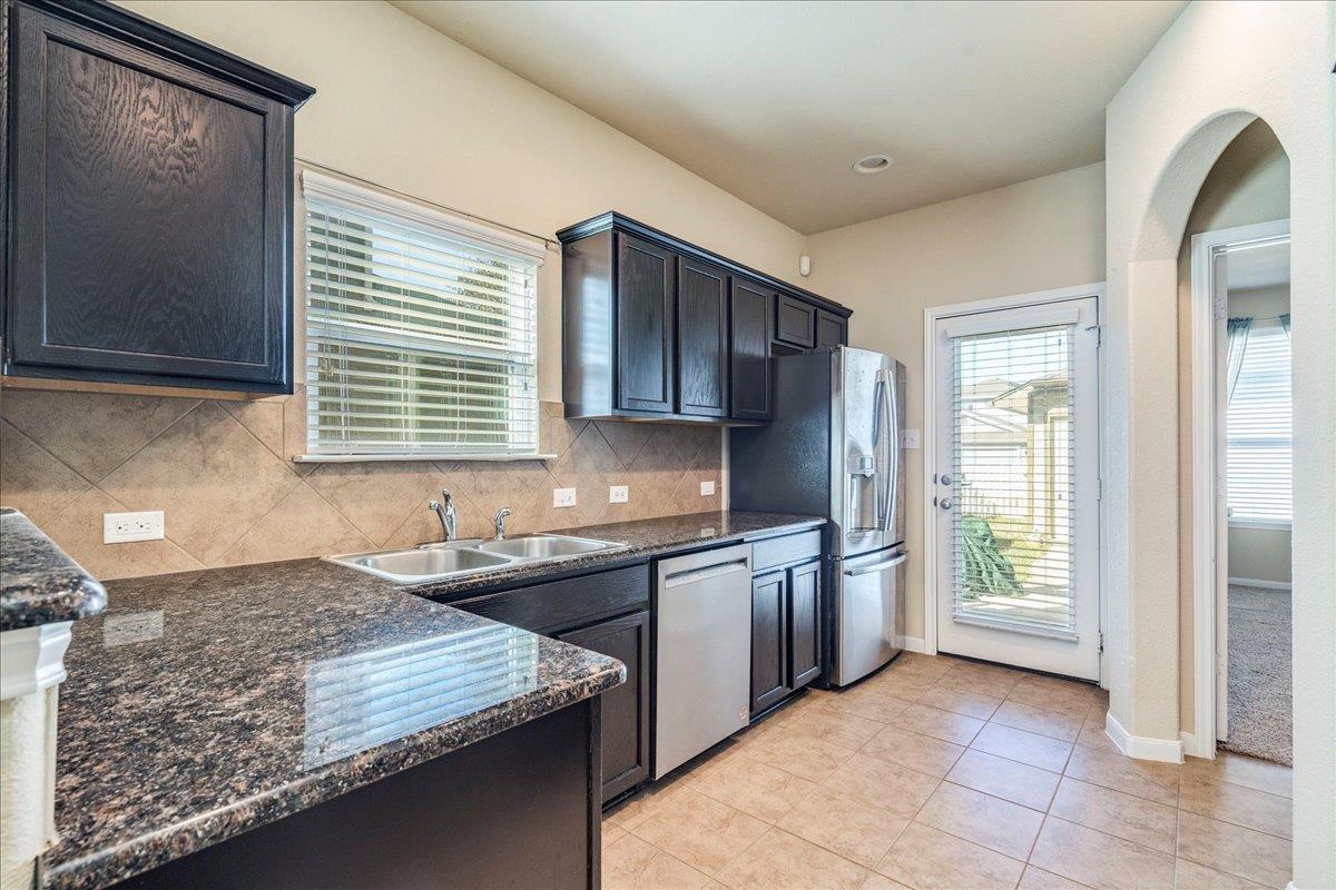 512 Lookout Tree Ln, Round Rock, TX 78664