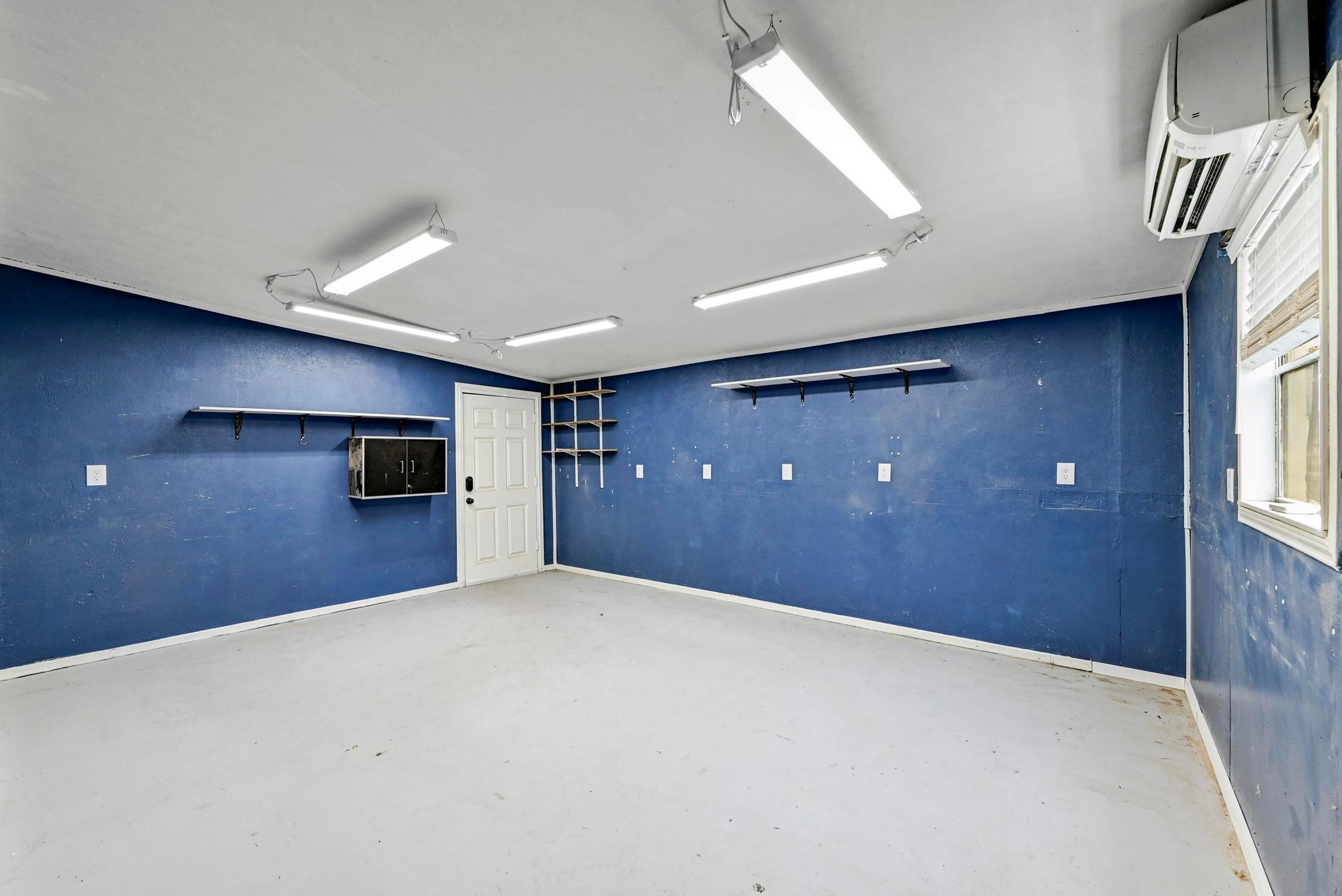 1406 Oakridge Dr, Round Rock, TX 78681