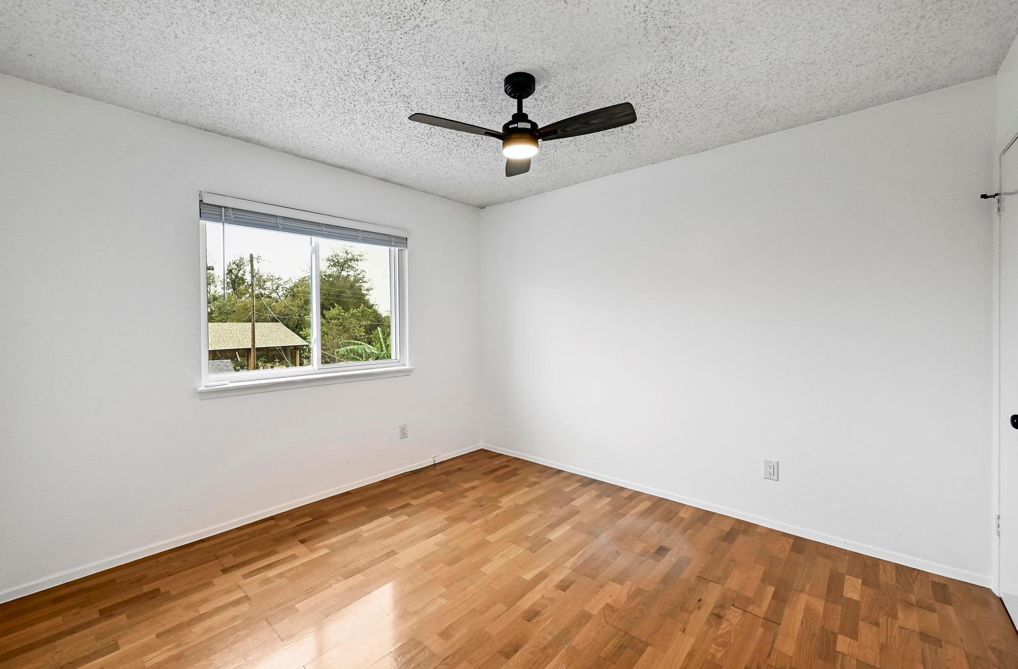 1406 Oakridge Dr, Round Rock, TX 78681