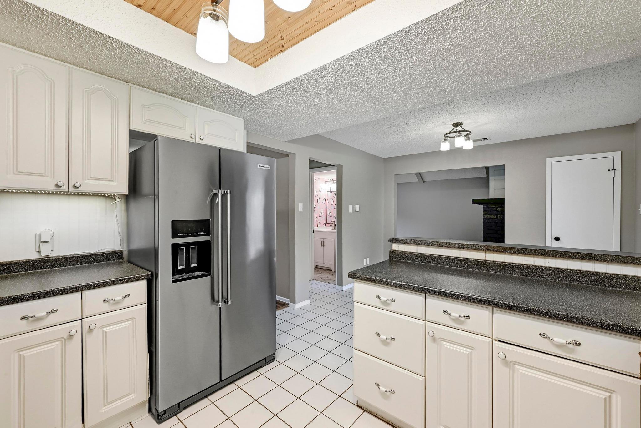 1406 Oakridge Dr, Round Rock, TX 78681