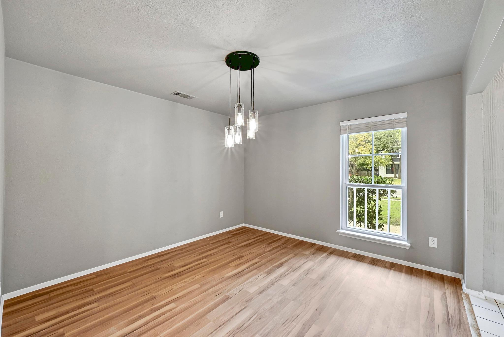 1406 Oakridge Dr, Round Rock, TX 78681