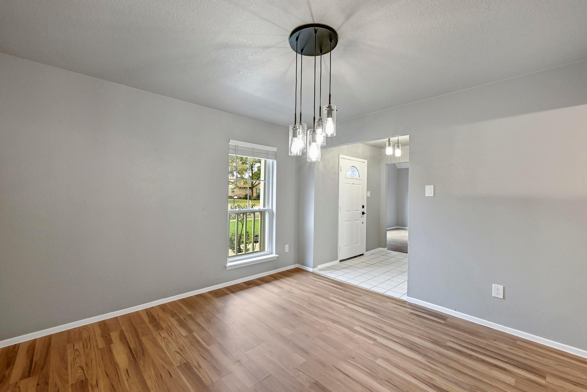 1406 Oakridge Dr, Round Rock, TX 78681