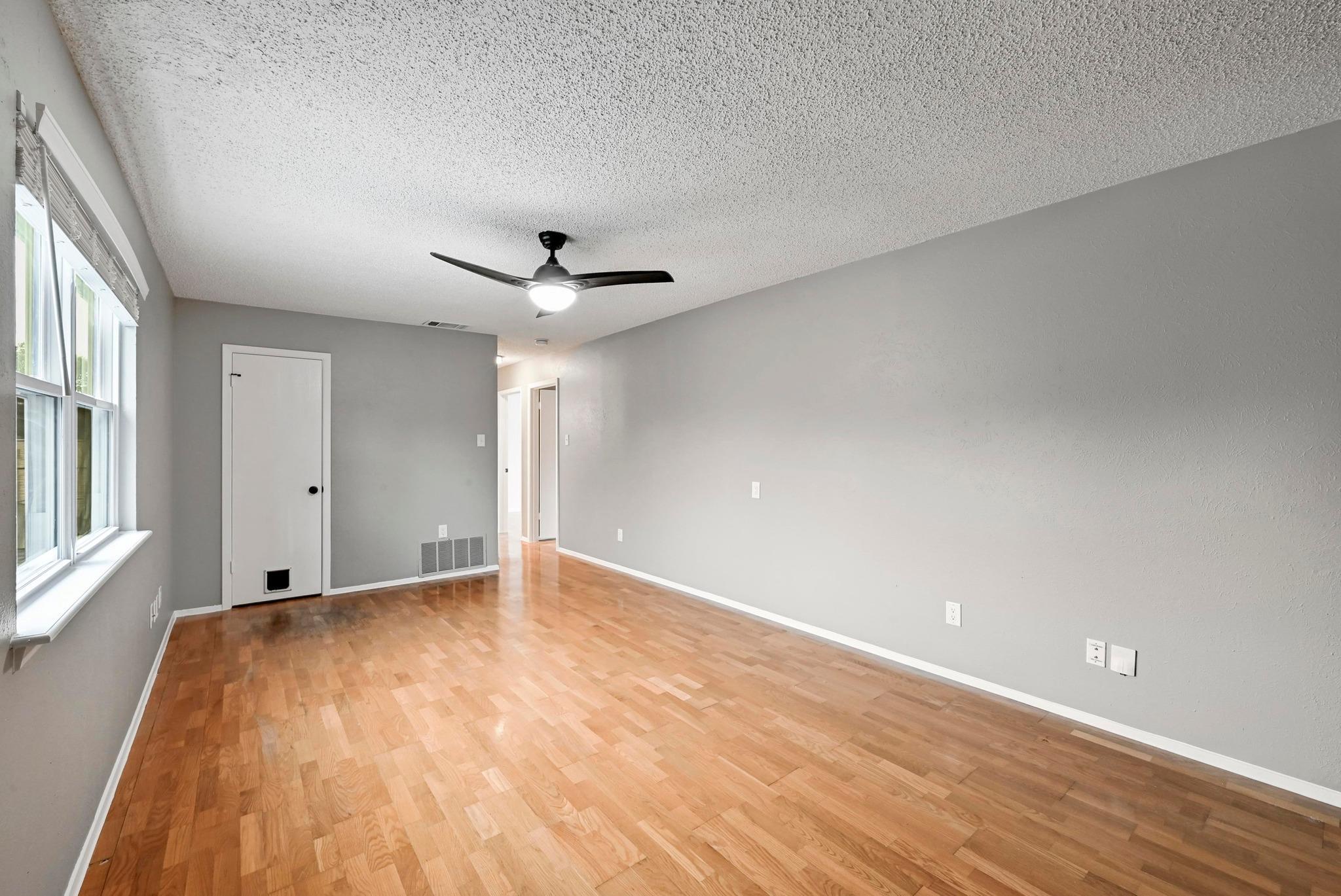 1406 Oakridge Dr, Round Rock, TX 78681