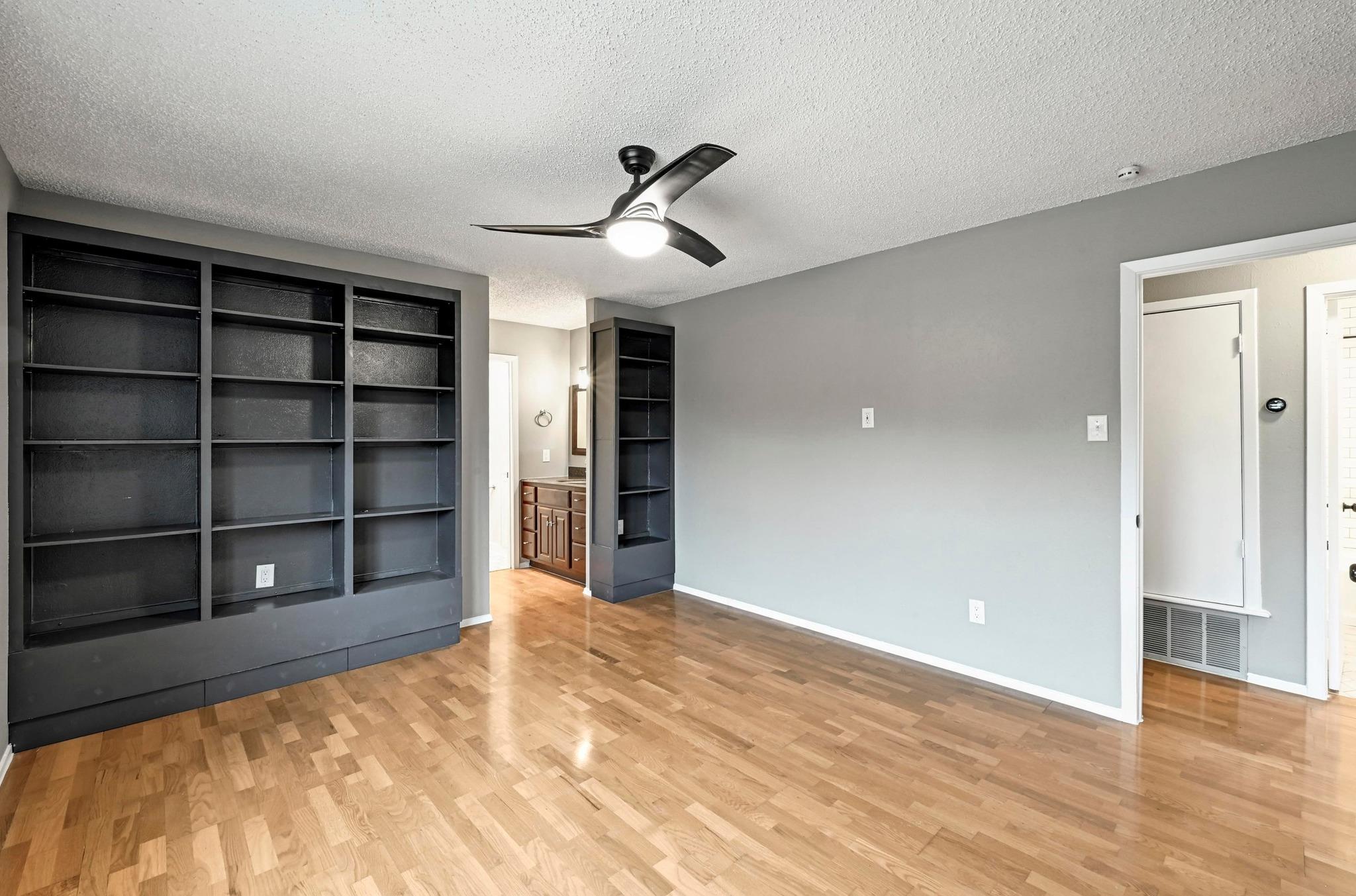 1406 Oakridge Dr, Round Rock, TX 78681