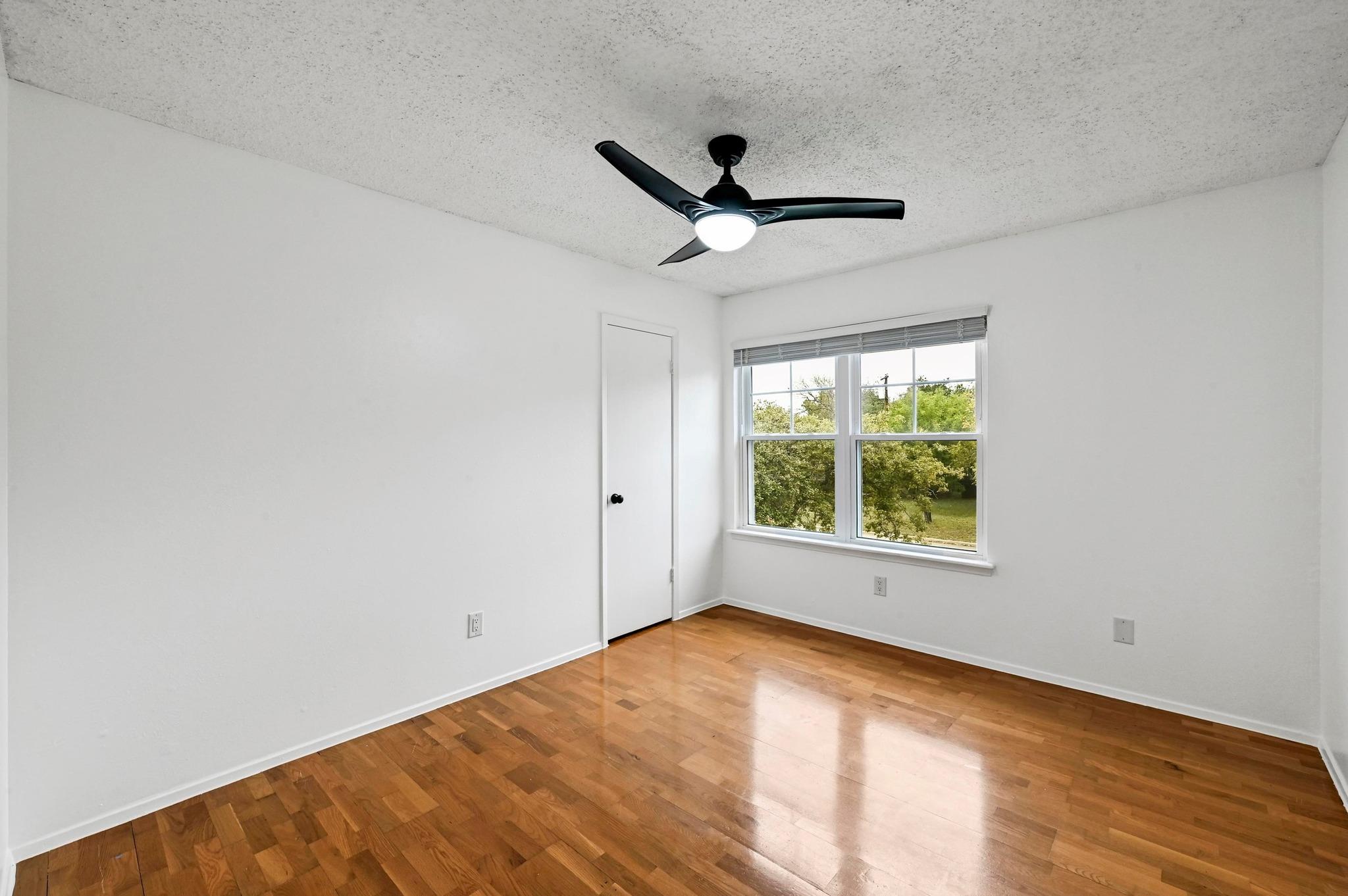 1406 Oakridge Dr, Round Rock, TX 78681