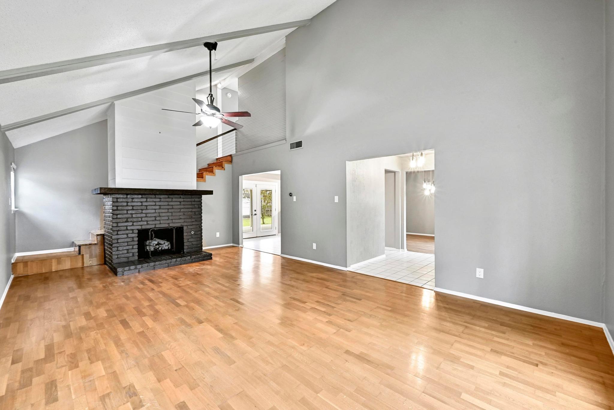 1406 Oakridge Dr, Round Rock, TX 78681