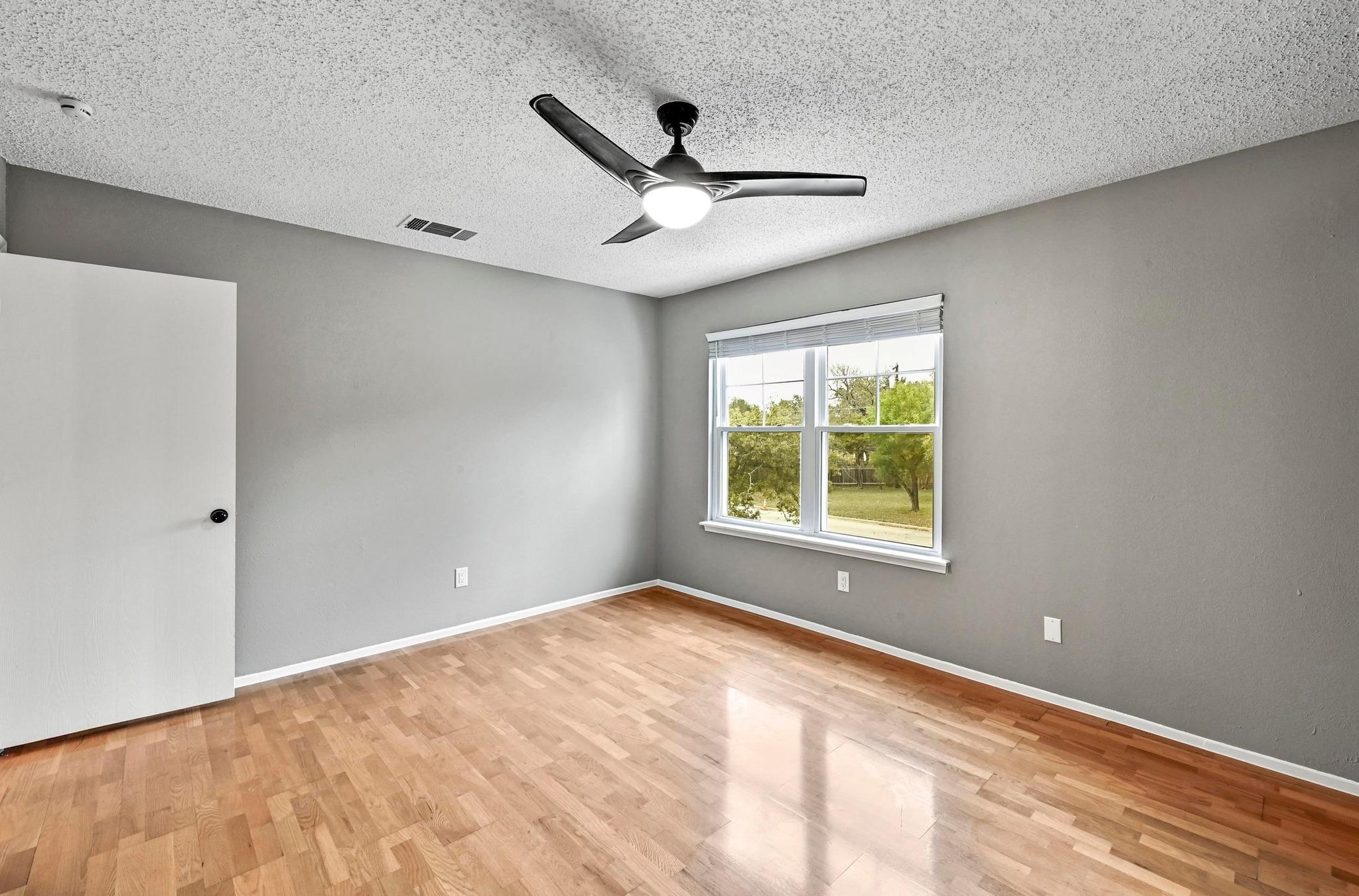 1406 Oakridge Dr, Round Rock, TX 78681