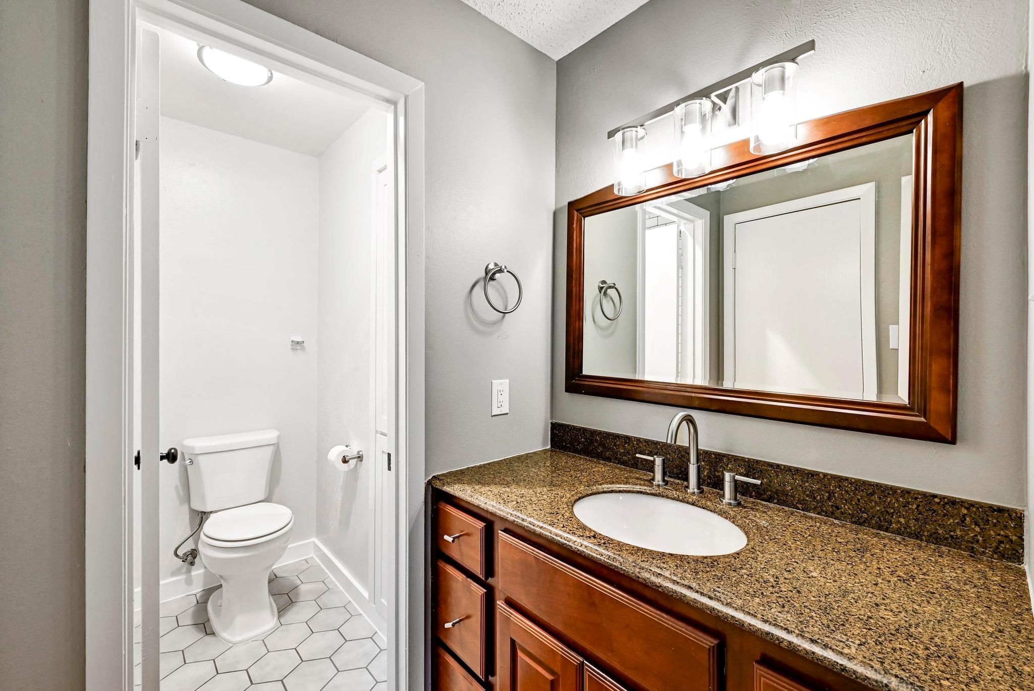 1406 Oakridge Dr, Round Rock, TX 78681