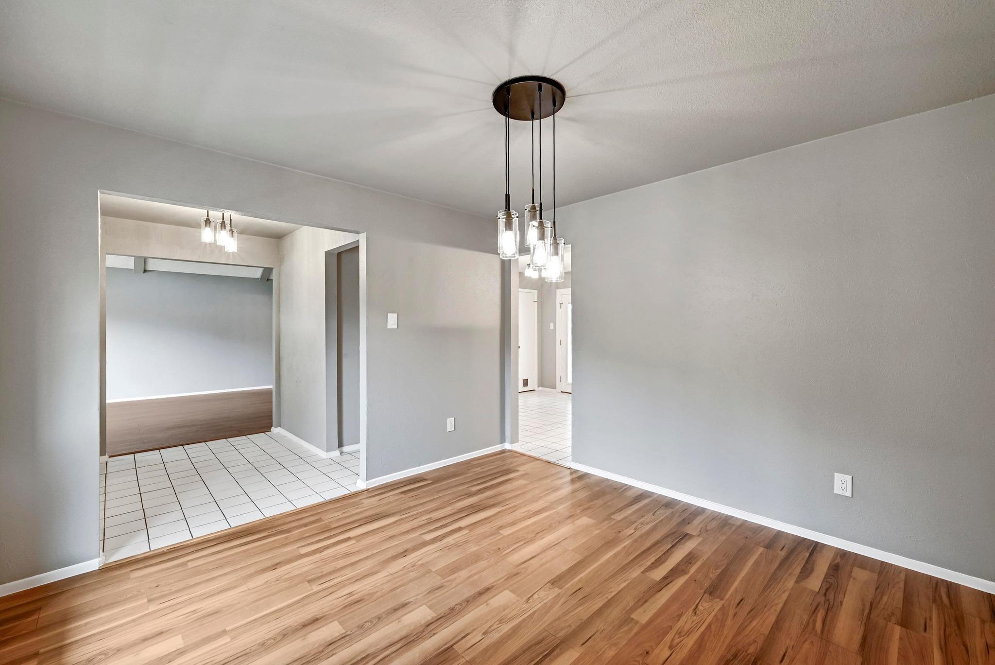 1406 Oakridge Dr, Round Rock, TX 78681