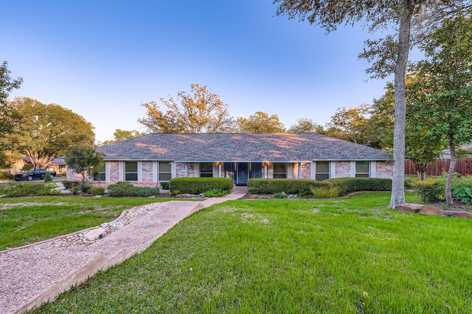 9201 HEATHERWOOD Dr, Austin, TX 78748