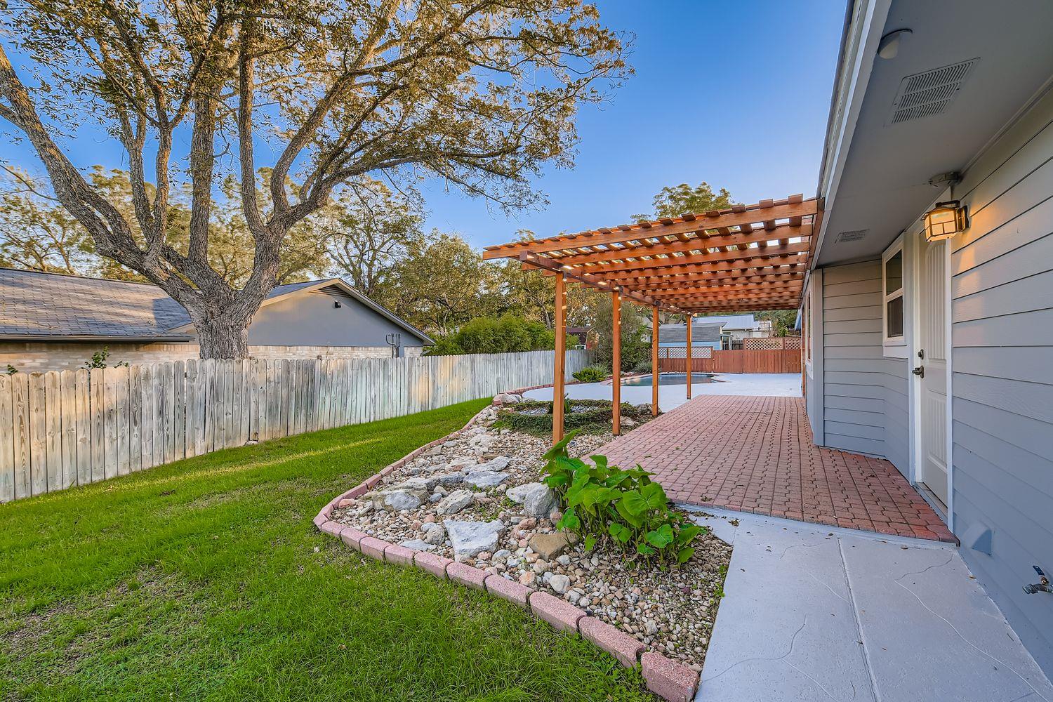 9201 HEATHERWOOD Dr, Austin, TX 78748