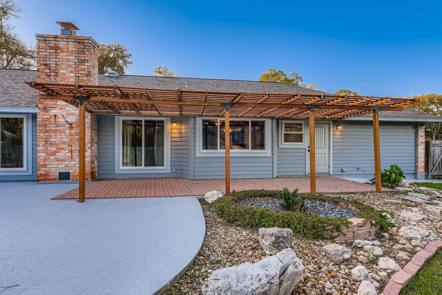 9201 HEATHERWOOD Dr, Austin, TX 78748