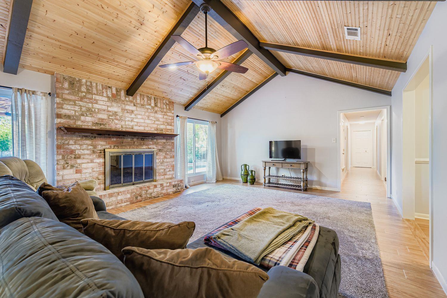 9201 HEATHERWOOD Dr, Austin, TX 78748