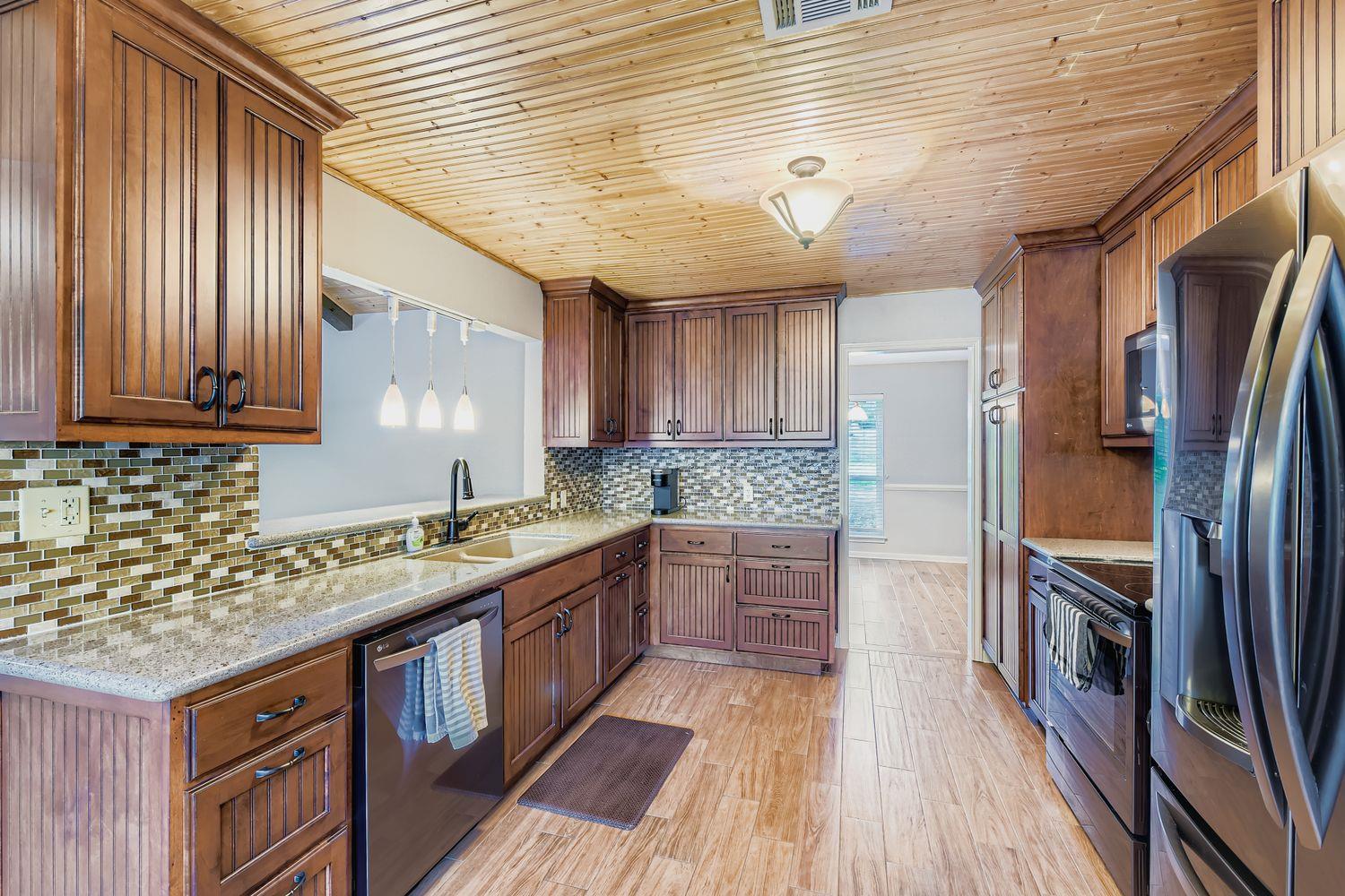 9201 HEATHERWOOD Dr, Austin, TX 78748