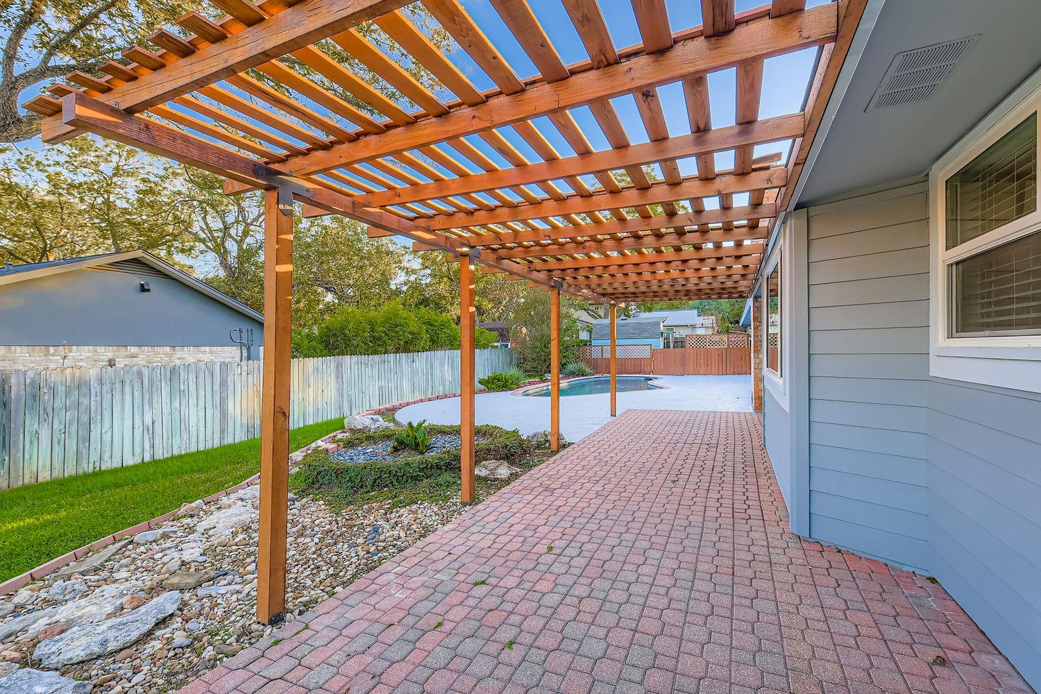 9201 HEATHERWOOD Dr, Austin, TX 78748