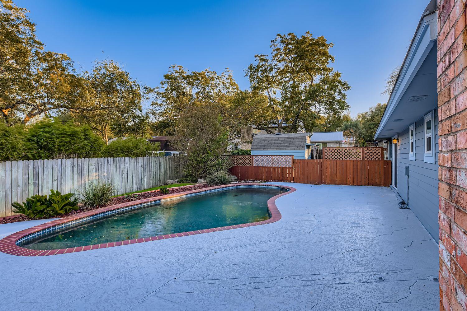 9201 HEATHERWOOD Dr, Austin, TX 78748