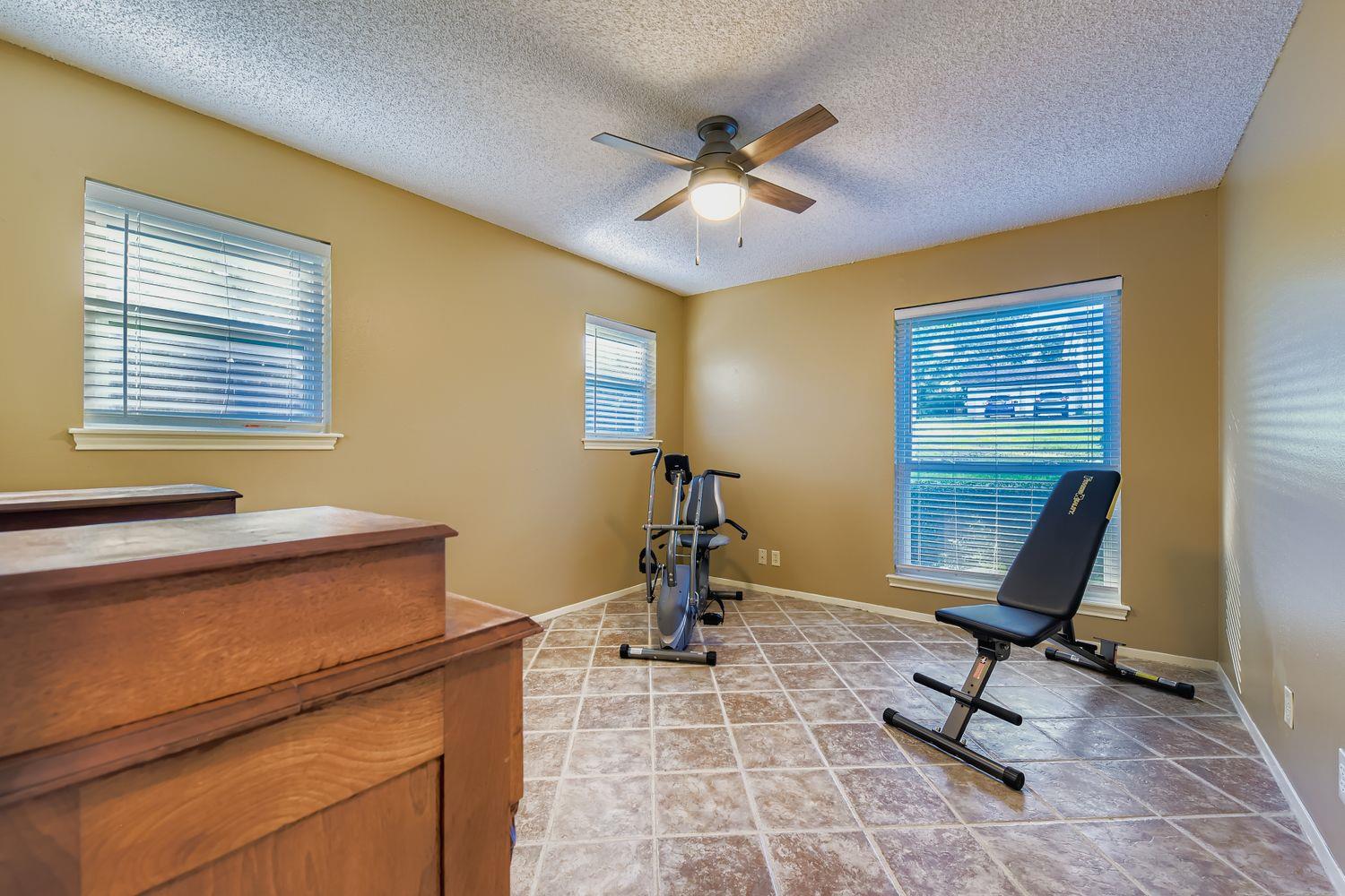 9201 HEATHERWOOD Dr, Austin, TX 78748