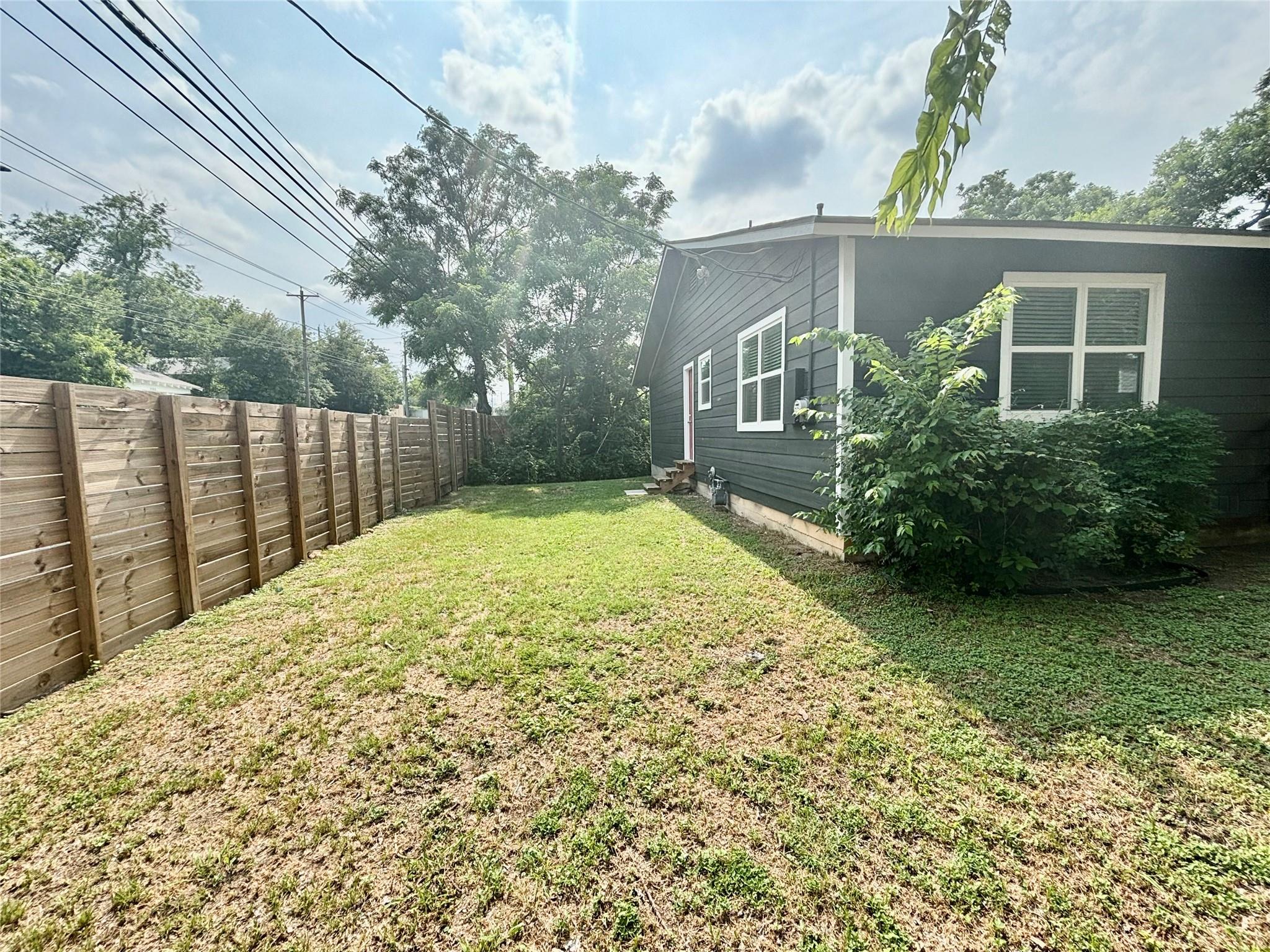 2008 E 12th St, Austin, TX 78702