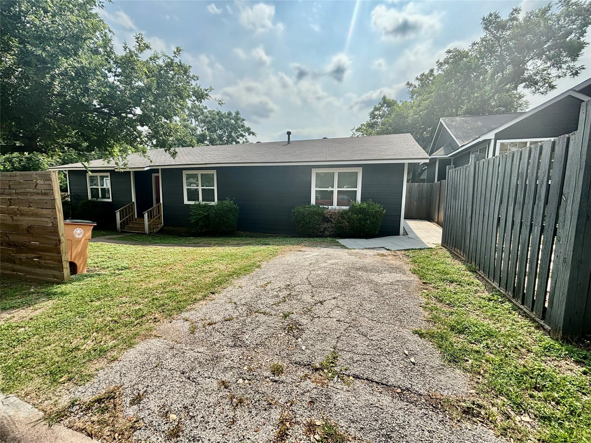 2008 E 12th St, Austin, TX 78702