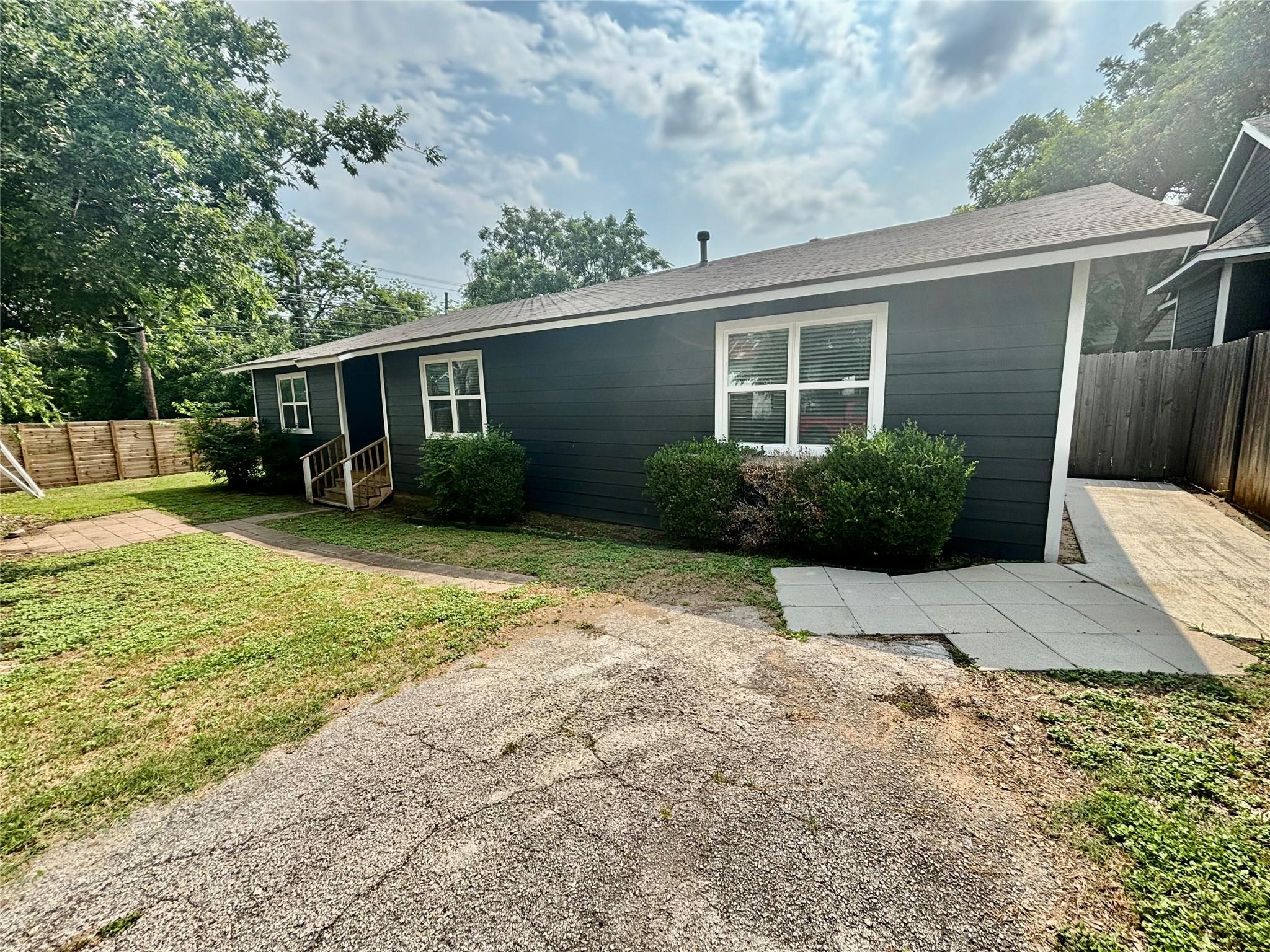 2008 E 12th St, Austin, TX 78702