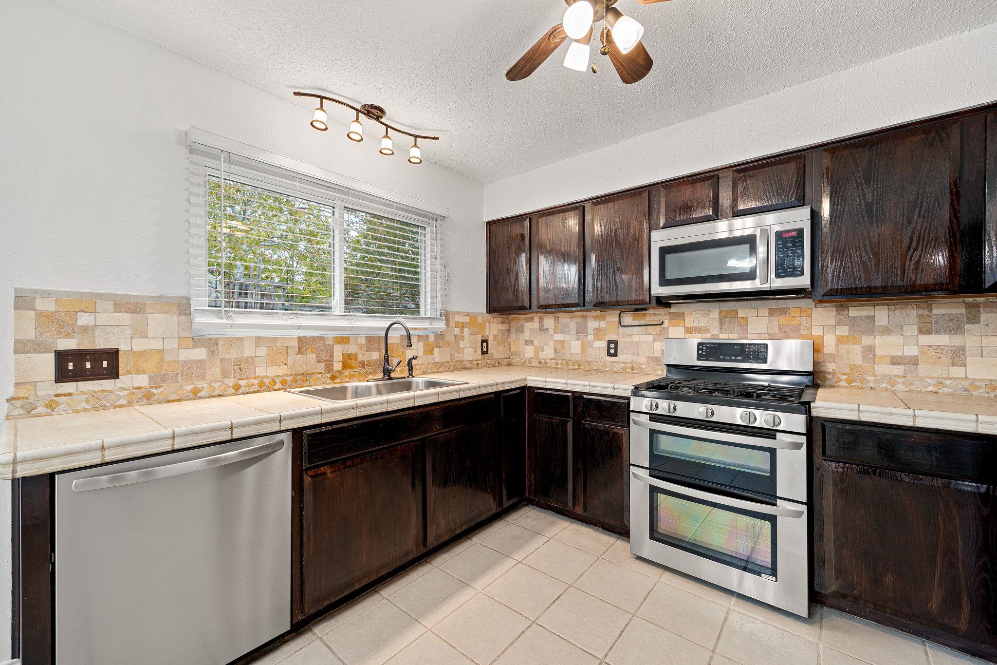 2602 Armstrong Dr, Leander, TX 78641