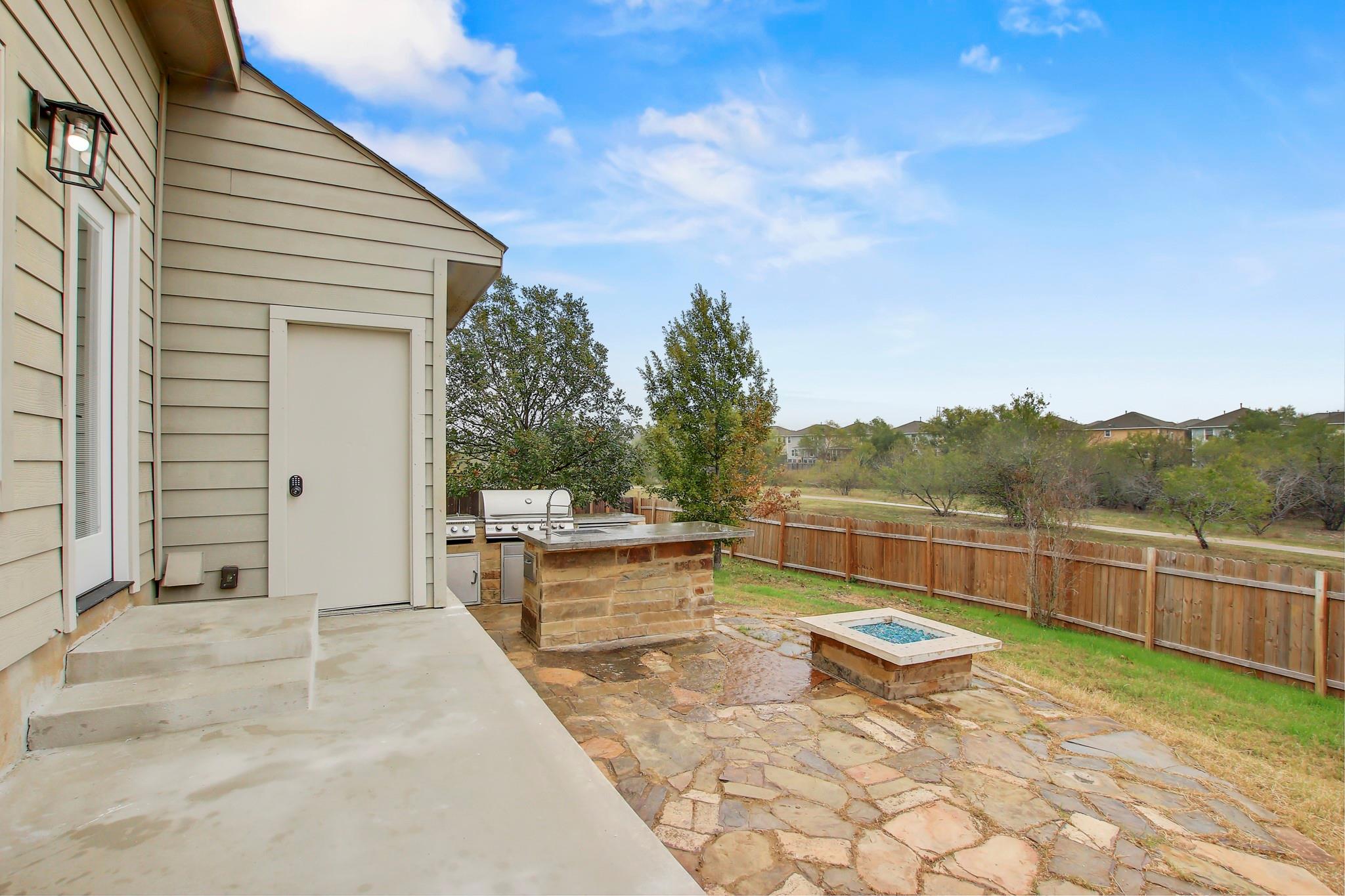 406 Dragon Ridge Rd, Buda, TX 78610