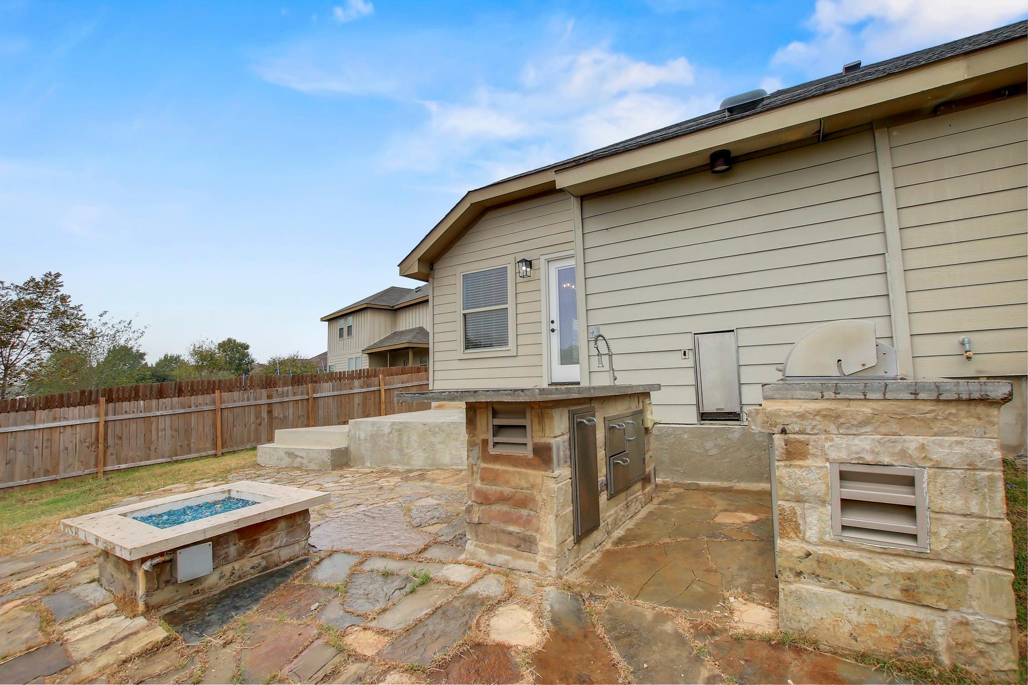 406 Dragon Ridge Rd, Buda, TX 78610